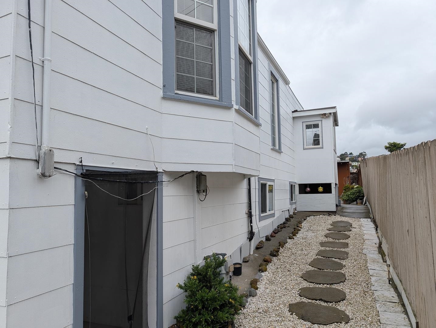 Detail Gallery Image 6 of 38 For 286 Sagamore St, San Francisco,  CA 94112 - 4 Beds | 3 Baths