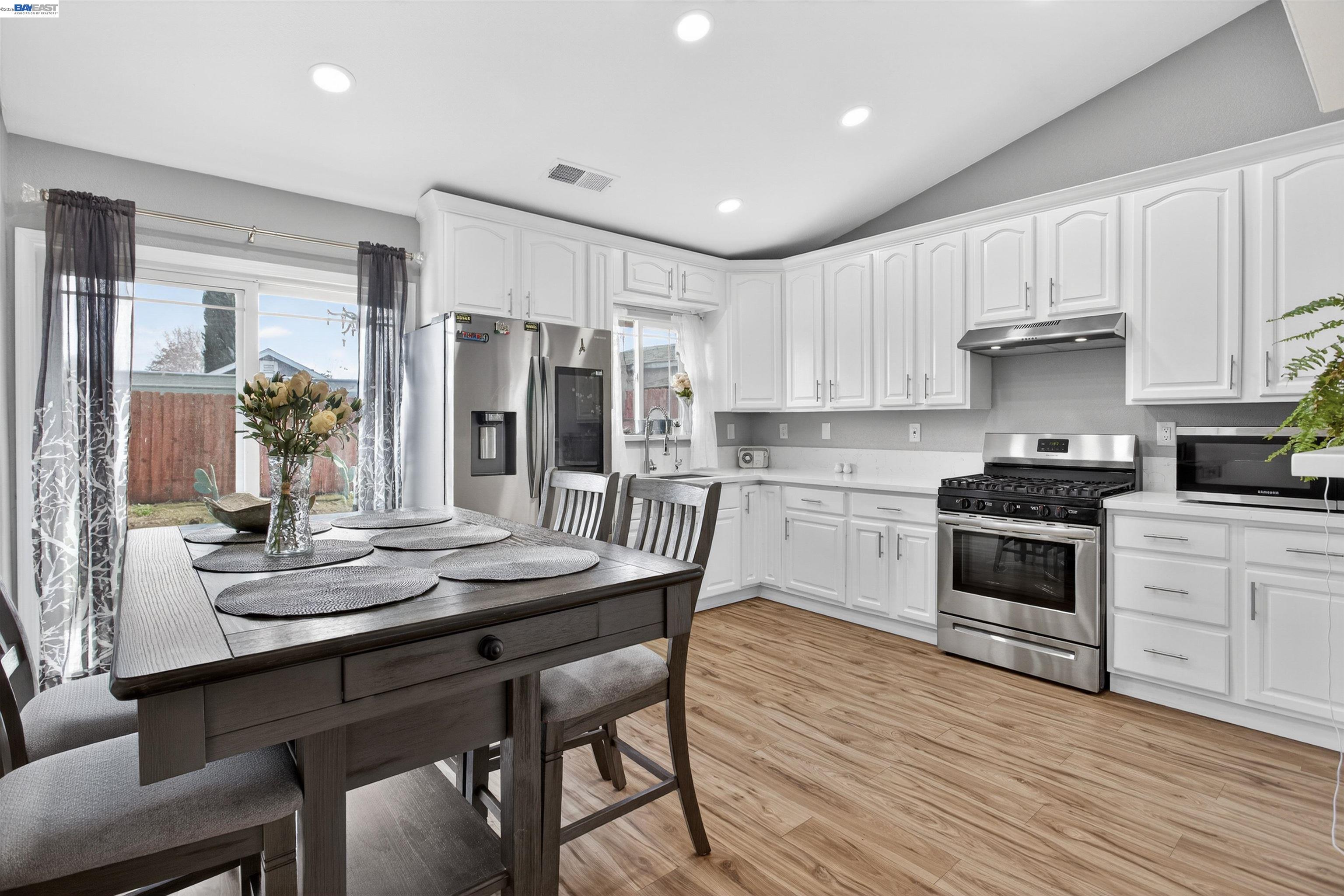 Detail Gallery Image 13 of 31 For 1740 Denver St, Modesto,  CA 95358 - 5 Beds | 2 Baths