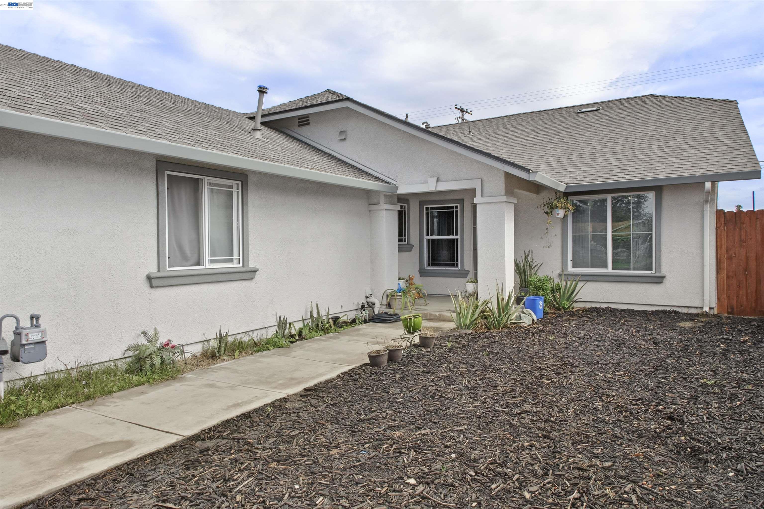 Detail Gallery Image 3 of 31 For 1740 Denver St, Modesto,  CA 95358 - 5 Beds | 2 Baths