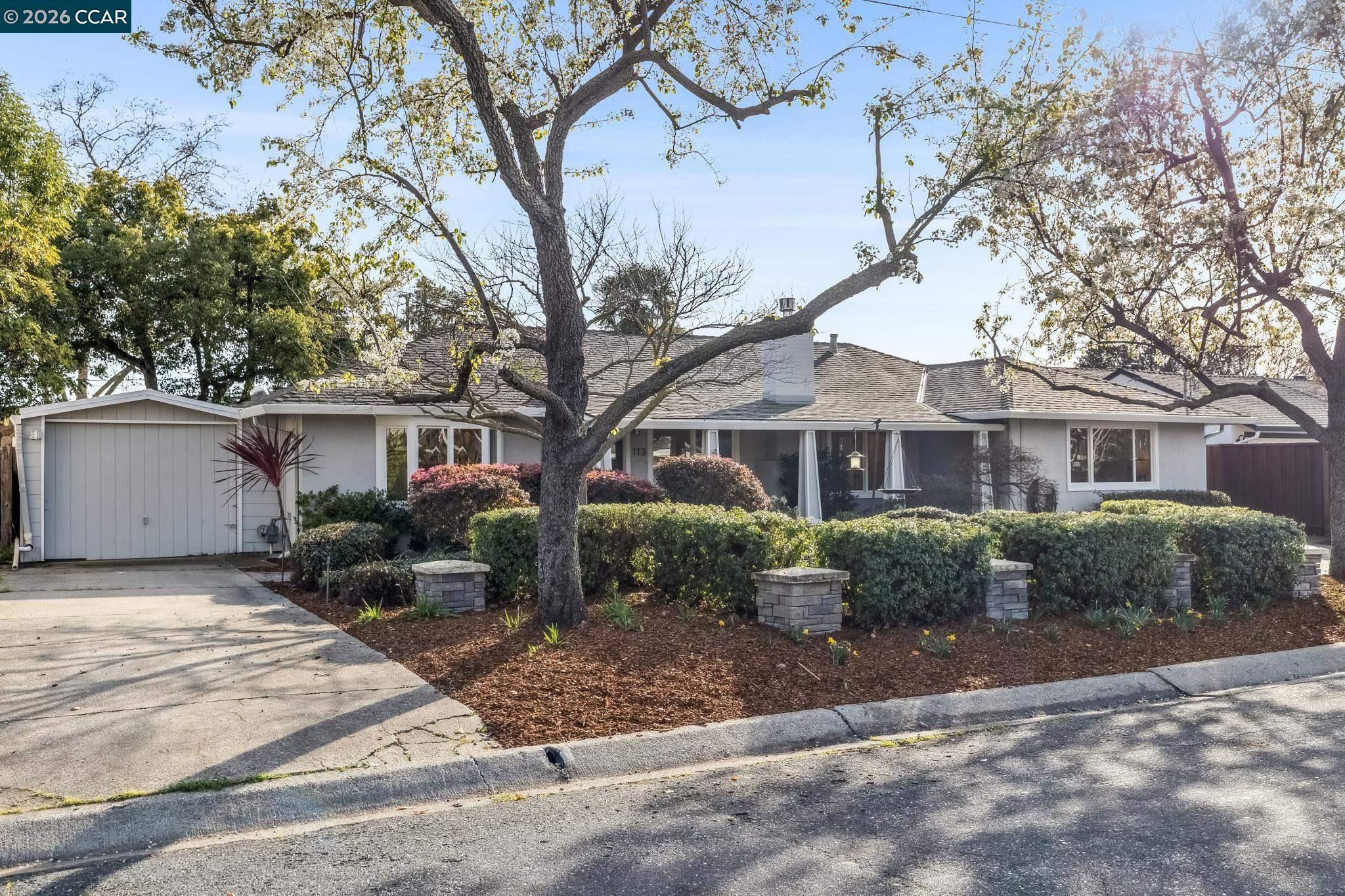 Detail Gallery Image 2 of 47 For 113 Adria Dr, Pleasant Hill,  CA 94523 - 4 Beds | 3 Baths