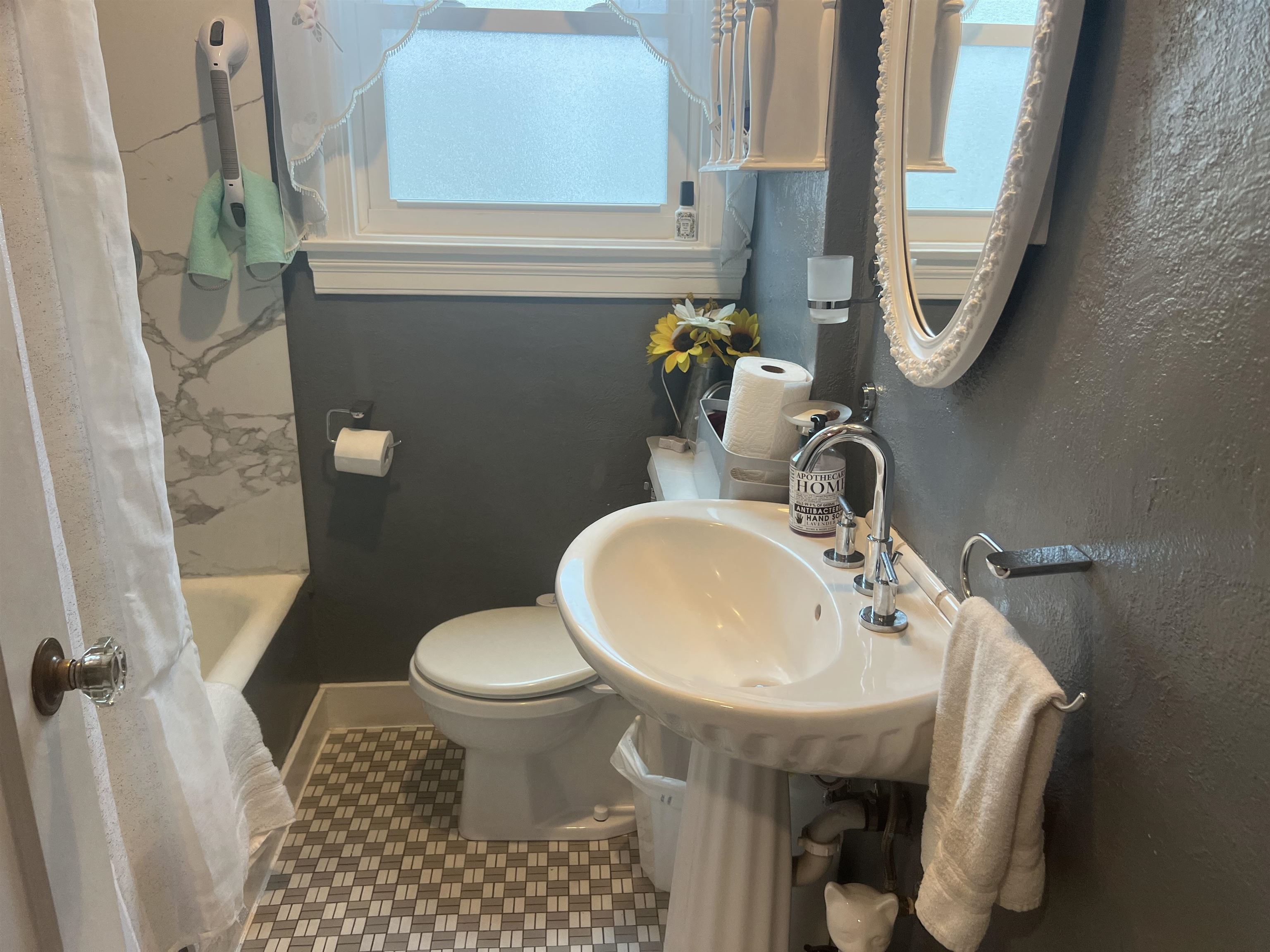 Detail Gallery Image 10 of 16 For 3118 60th Ave, Oakland,  CA 94605 - 2 Beds | 1 Baths