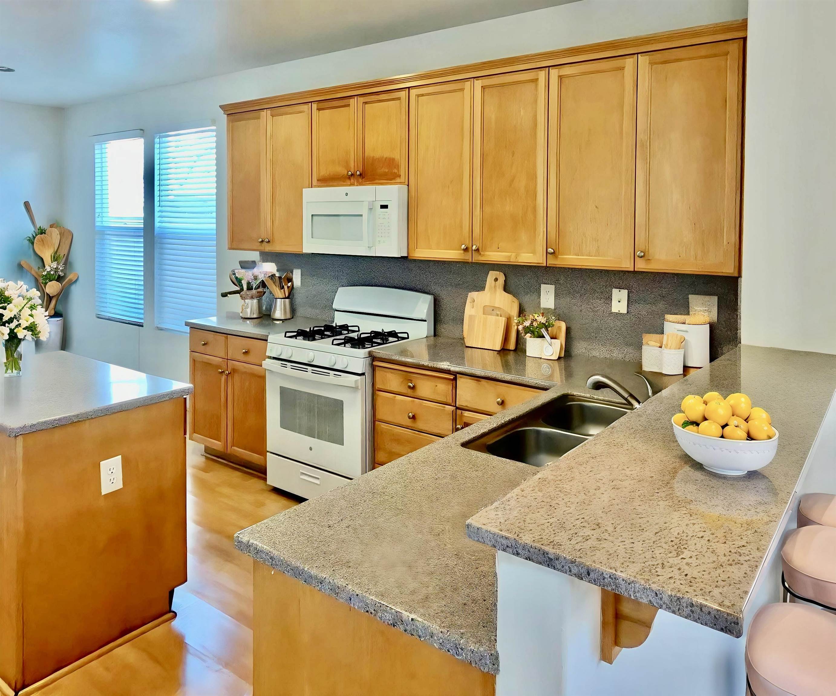 Detail Gallery Image 8 of 20 For 389 Burlington Dr, Tracy,  CA 95376 - 3 Beds | 2/1 Baths