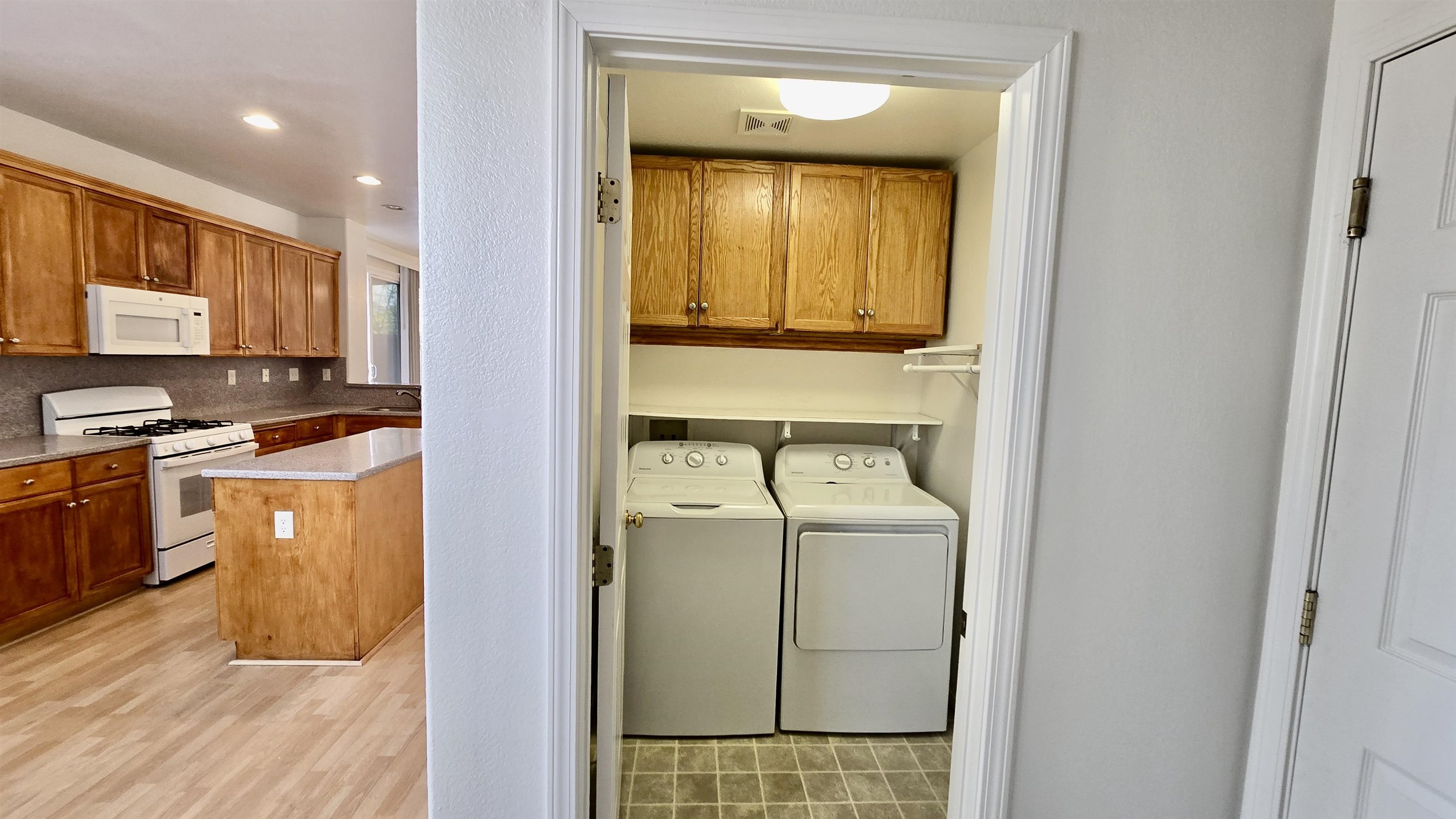 Detail Gallery Image 10 of 20 For 389 Burlington Dr, Tracy,  CA 95376 - 3 Beds | 2/1 Baths