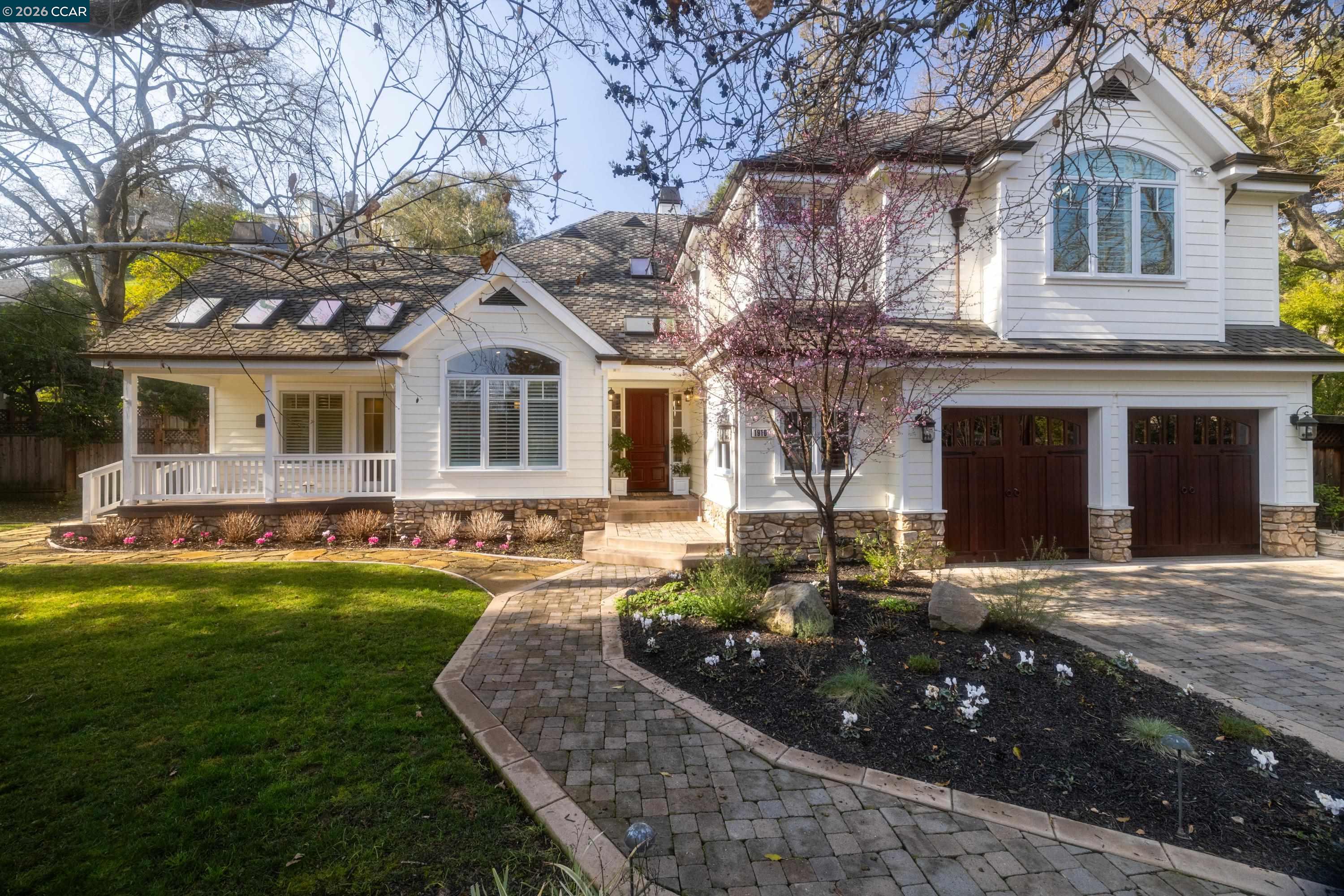 Detail Gallery Image 3 of 60 For 1910 Glenhaven Ave, Walnut Creek,  CA 94595 - 5 Beds | 3/3 Baths