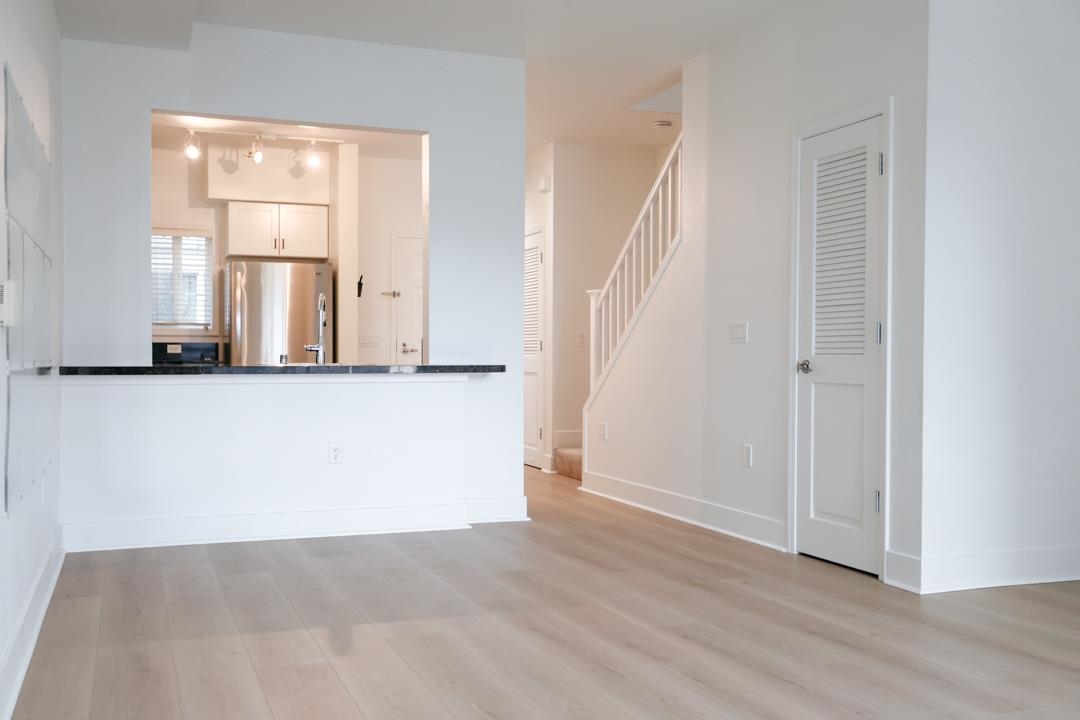 Detail Gallery Image 2 of 25 For 1587 Brunswig, Emeryville,  CA 94806 - 2 Beds | 1 Baths