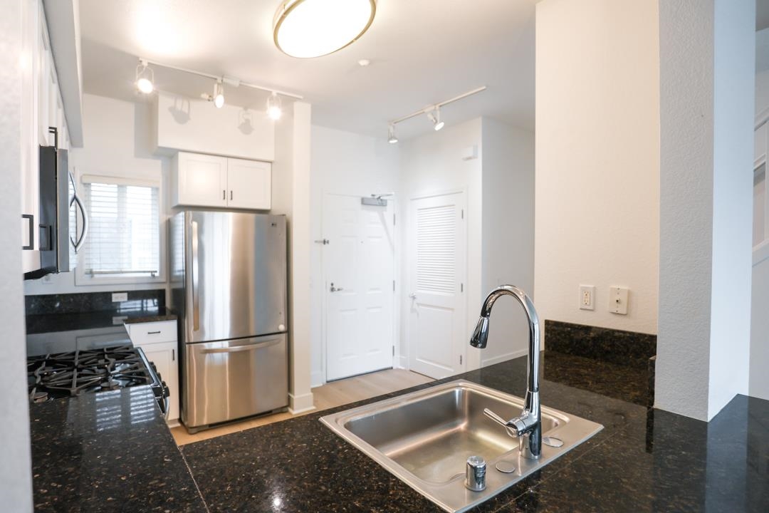 Detail Gallery Image 7 of 25 For 1587 Brunswig, Emeryville,  CA 94806 - 2 Beds | 1 Baths