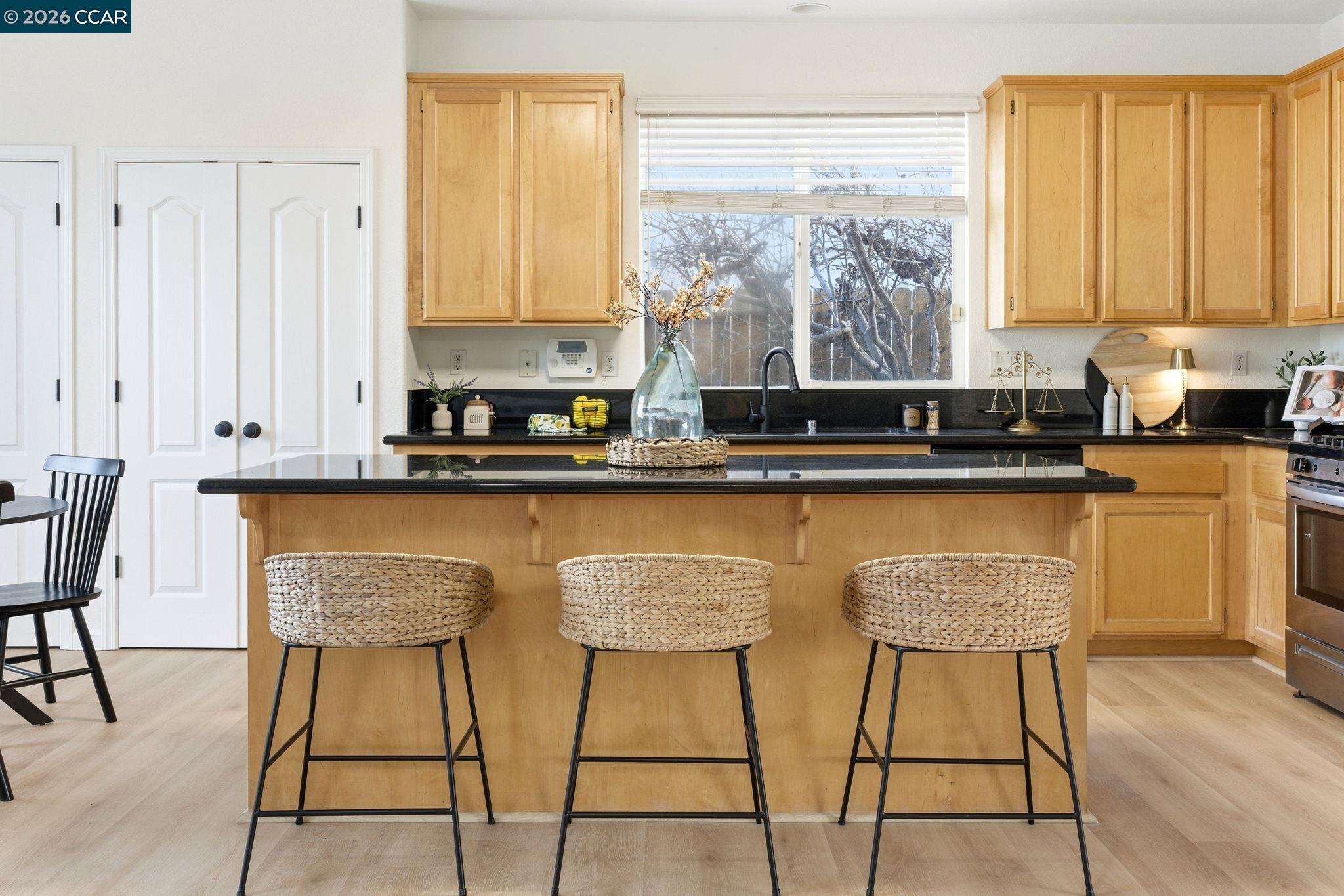 Detail Gallery Image 13 of 60 For 1871 Ventura Dr, Pittsburg,  CA 94565 - 4 Beds | 2 Baths