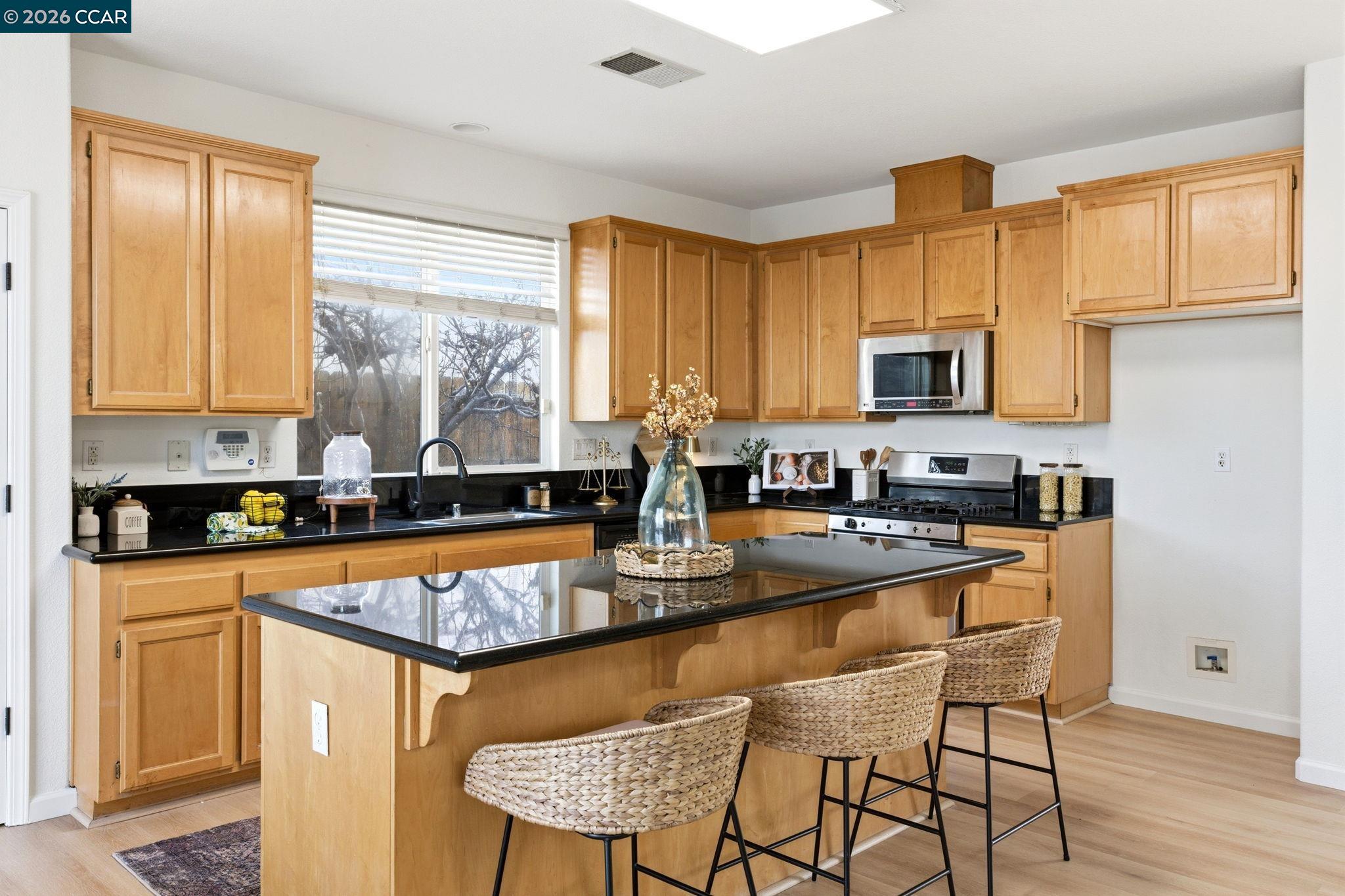 Detail Gallery Image 14 of 60 For 1871 Ventura Dr, Pittsburg,  CA 94565 - 4 Beds | 2 Baths