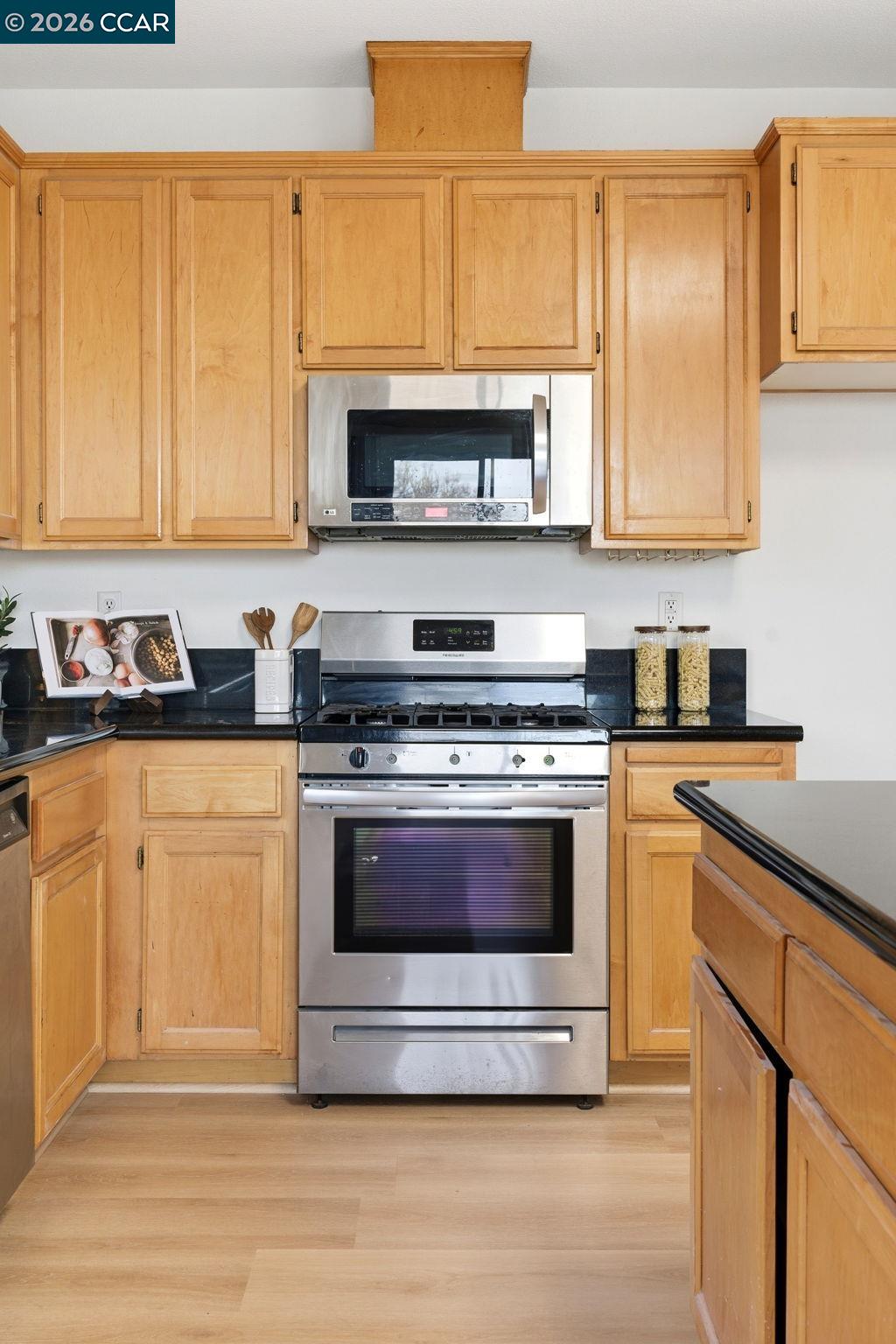 Detail Gallery Image 16 of 60 For 1871 Ventura Dr, Pittsburg,  CA 94565 - 4 Beds | 2 Baths