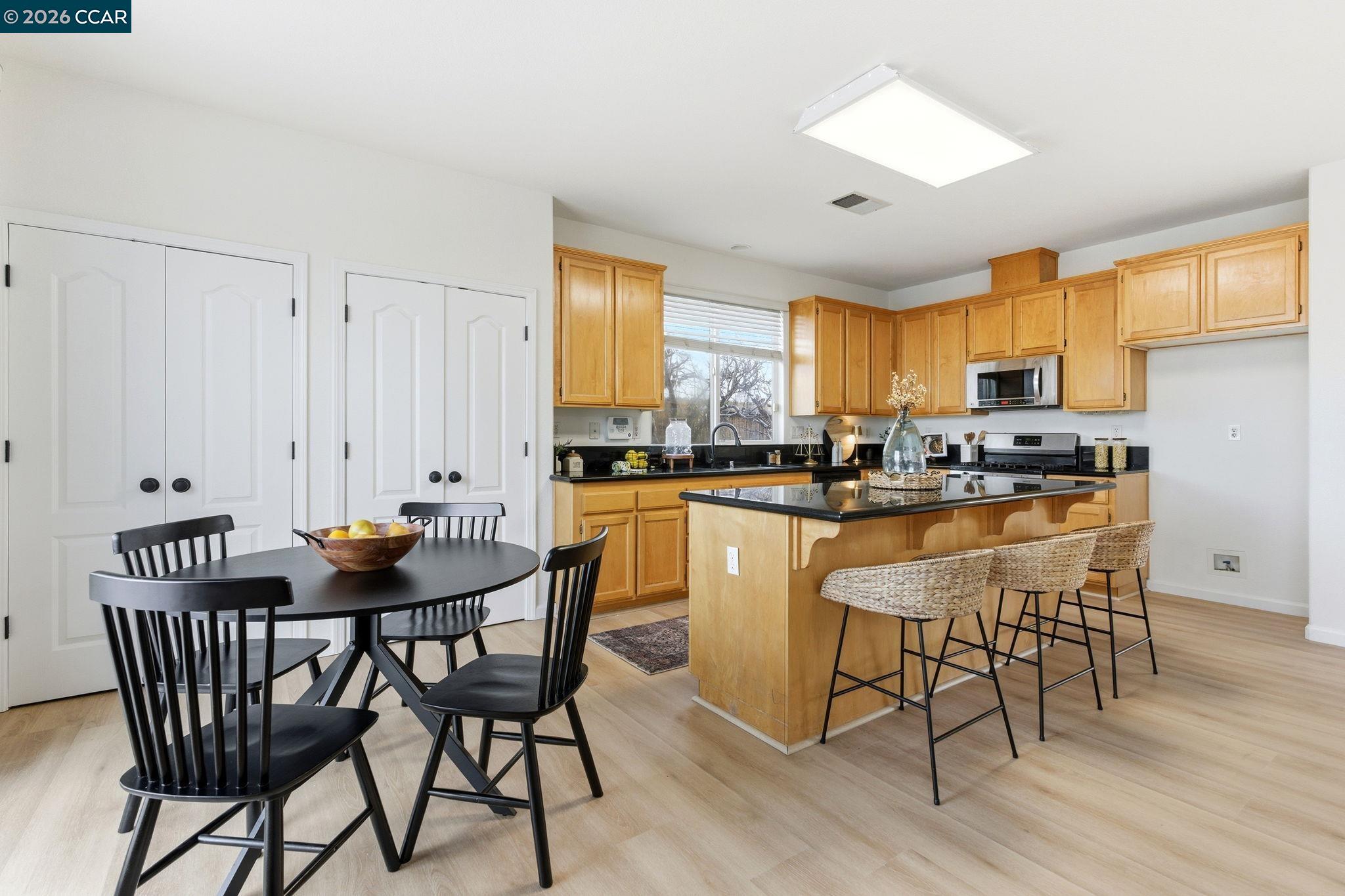 Detail Gallery Image 17 of 60 For 1871 Ventura Dr, Pittsburg,  CA 94565 - 4 Beds | 2 Baths