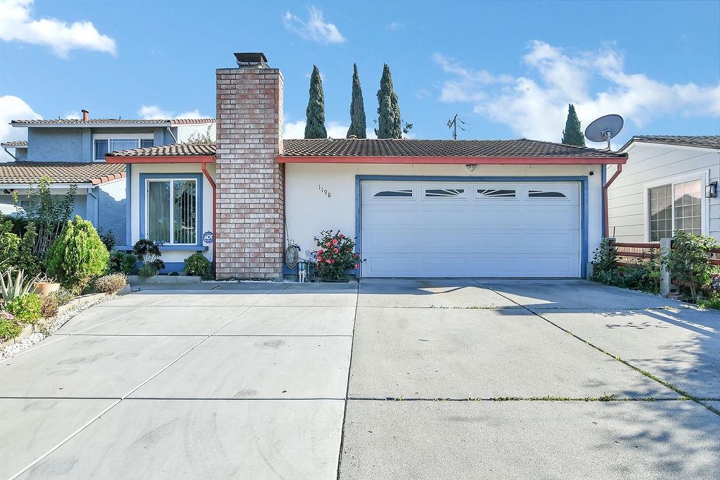 Detail Gallery Image 1 of 23 For 1198 Spiro Dr, San Jose,  CA 95116 - 3 Beds | 2 Baths