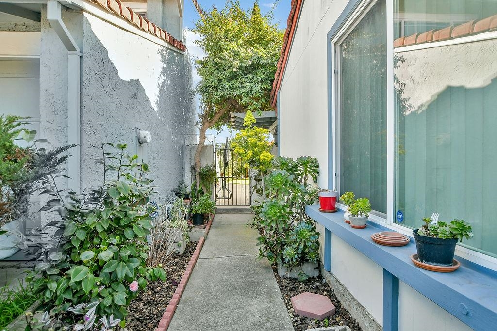 Detail Gallery Image 2 of 23 For 1198 Spiro Dr, San Jose,  CA 95116 - 3 Beds | 2 Baths