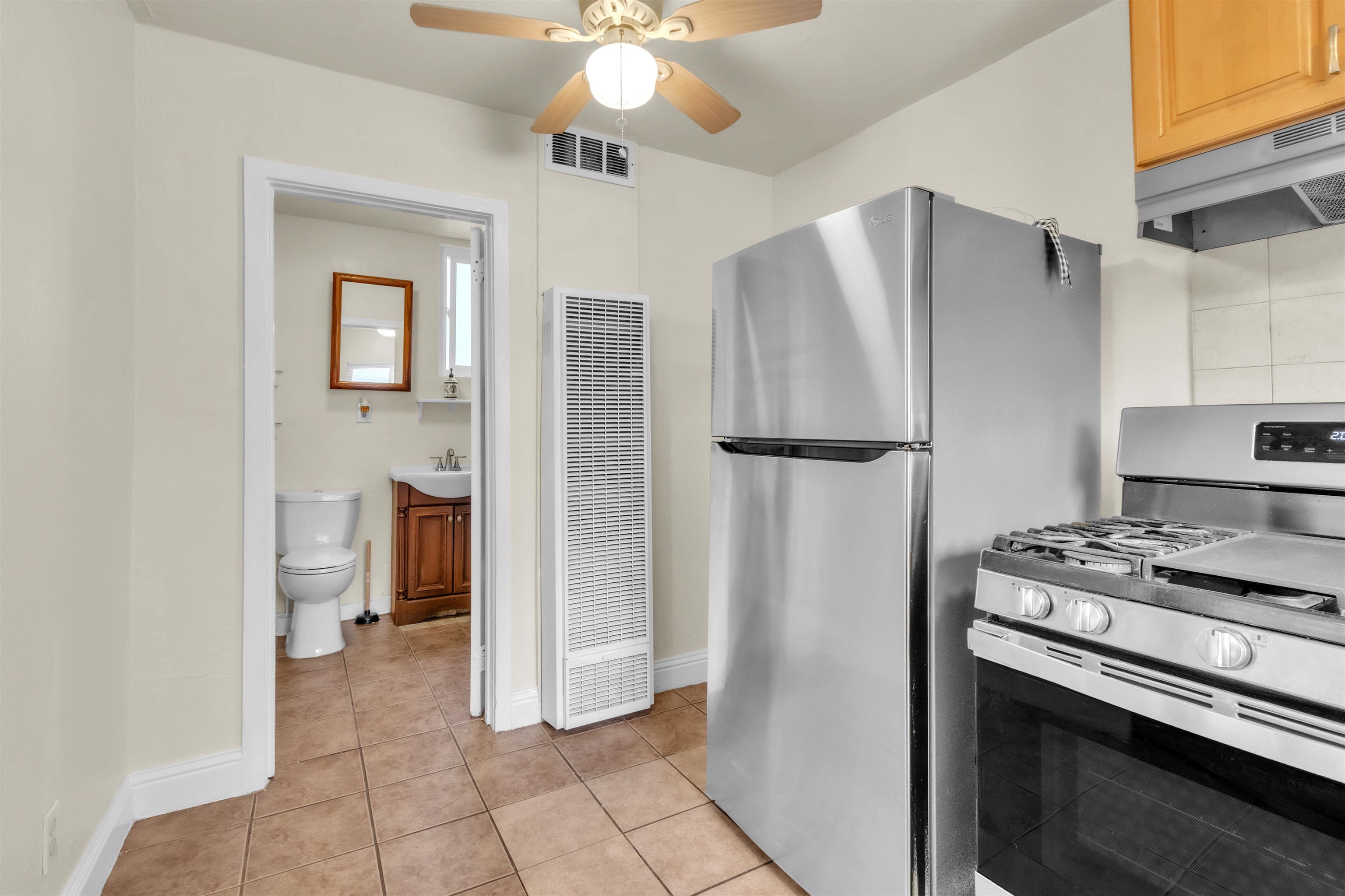 Detail Gallery Image 9 of 17 For 85th Avenue, Oakland,  CA 94605 - 2 Beds | 1 Baths