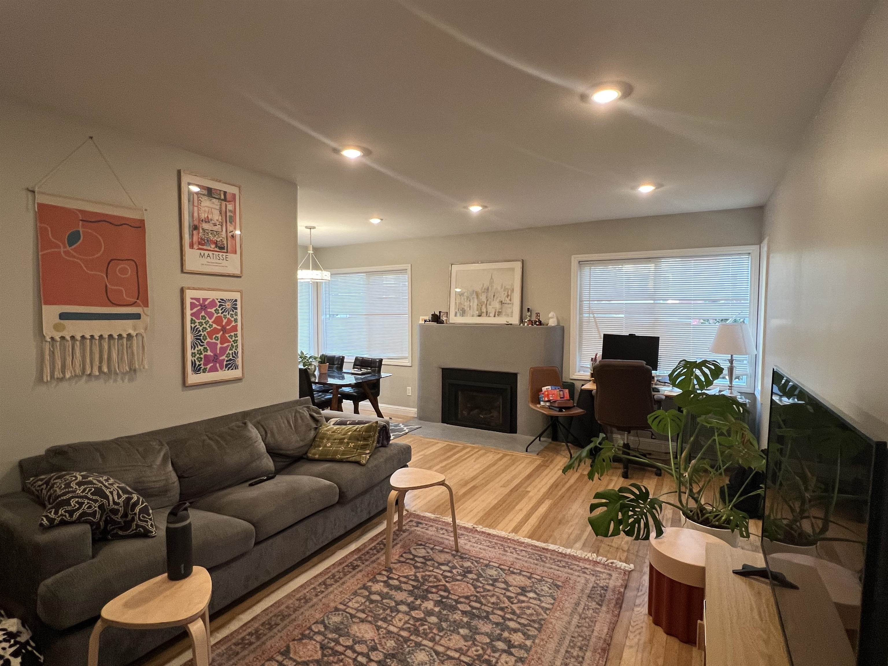 Front Image Thumbnail for EB41124217