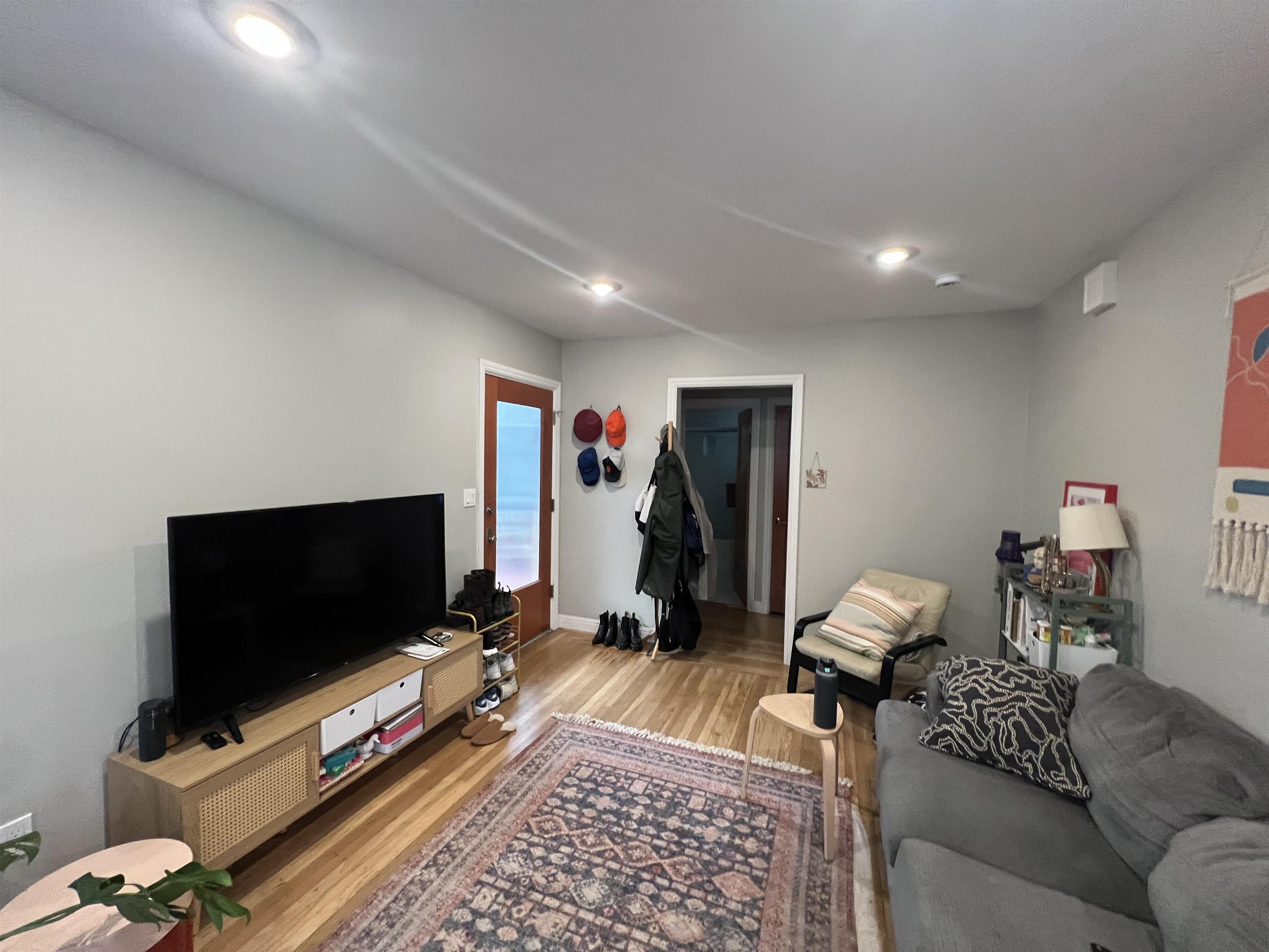 Detail Gallery Image 3 of 9 For 2548 Virginia St, Berkeley,  CA 94709 - 1 Beds | 1 Baths