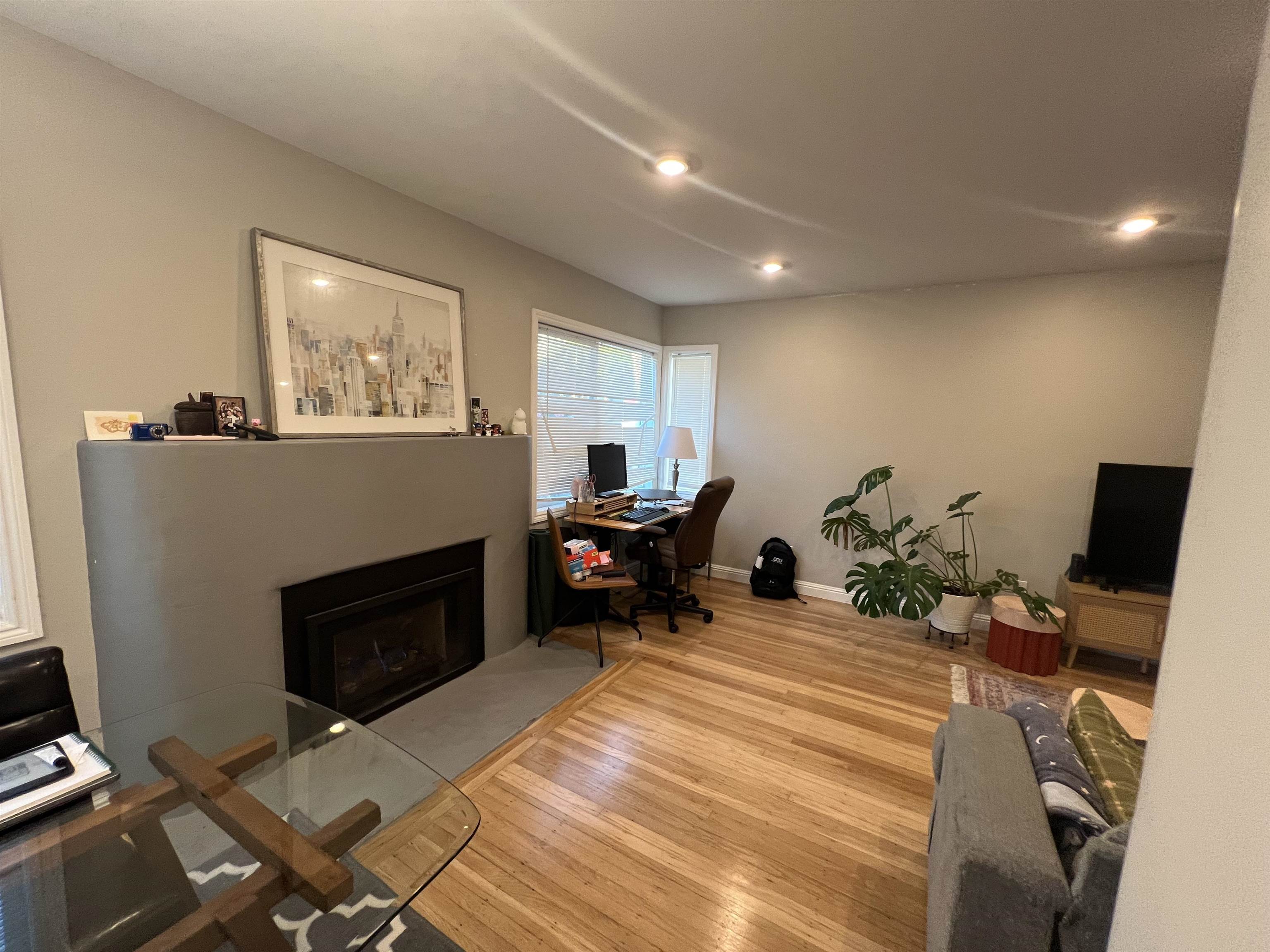 Detail Gallery Image 7 of 9 For 2548 Virginia St, Berkeley,  CA 94709 - 1 Beds | 1 Baths