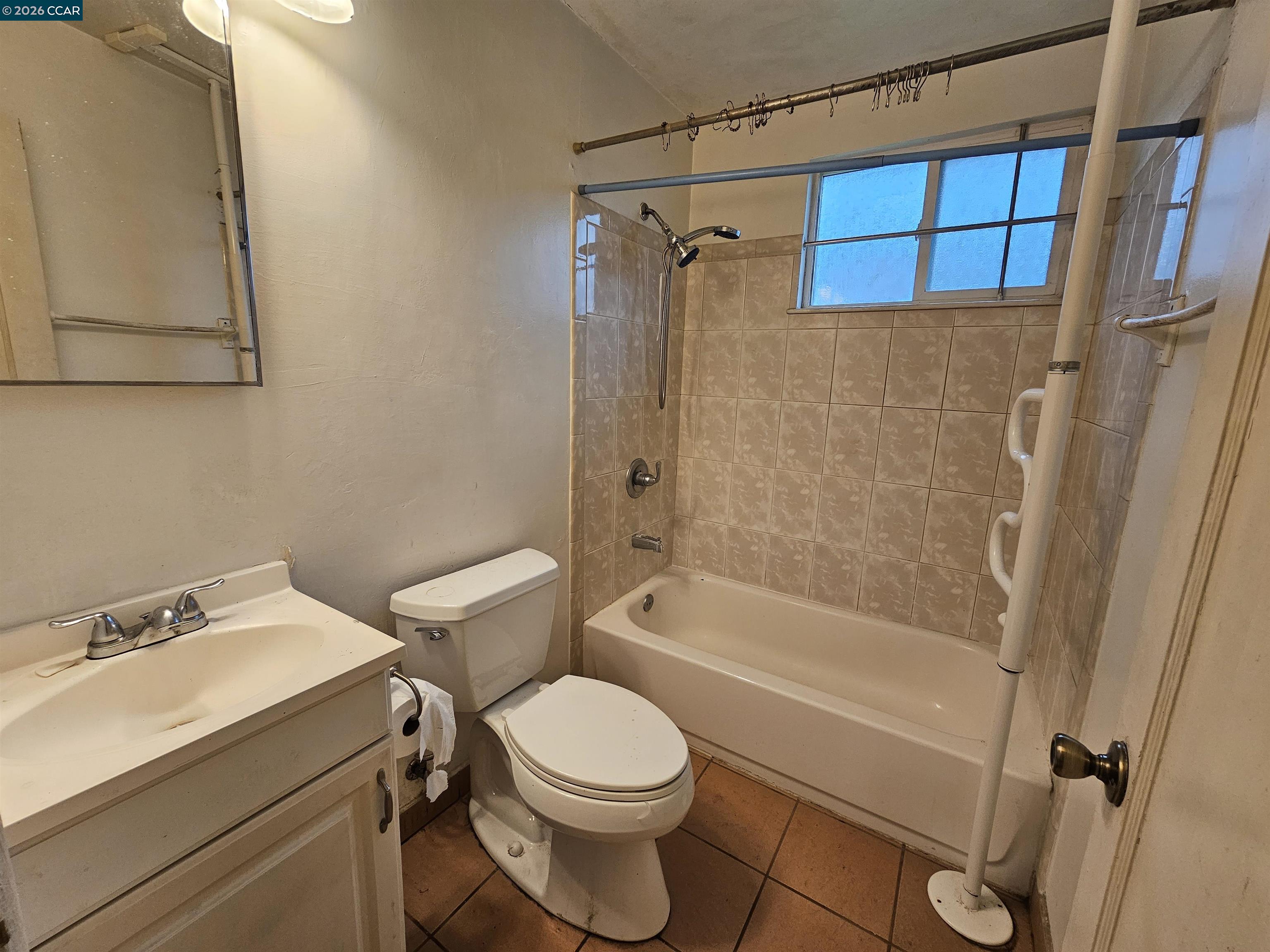 Detail Gallery Image 11 of 17 For 604 Harrison Dr, Richmond,  CA 94806 - 2 Beds | 1 Baths