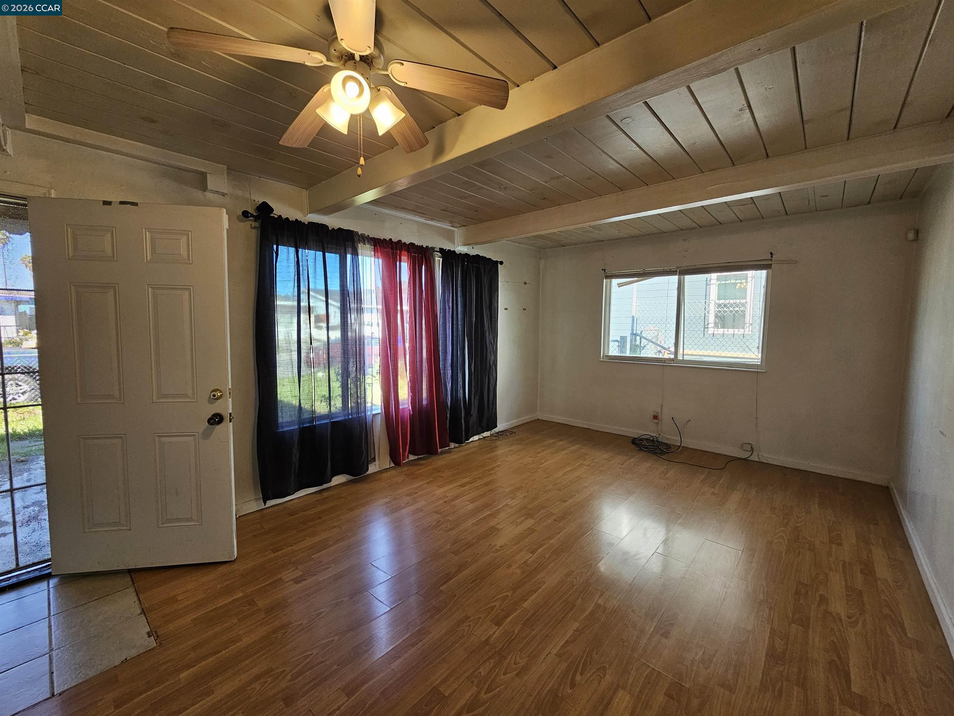 Detail Gallery Image 4 of 26 For 604 Harrison Dr, Richmond,  CA 94806 - 2 Beds | 1 Baths