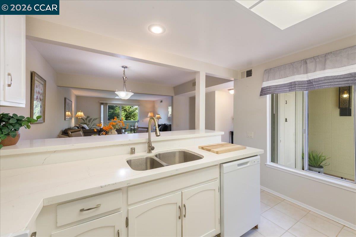 Detail Gallery Image 8 of 48 For 1573 Rockledge Ln #3,  Walnut Creek,  CA 94595 - 2 Beds | 1 Baths