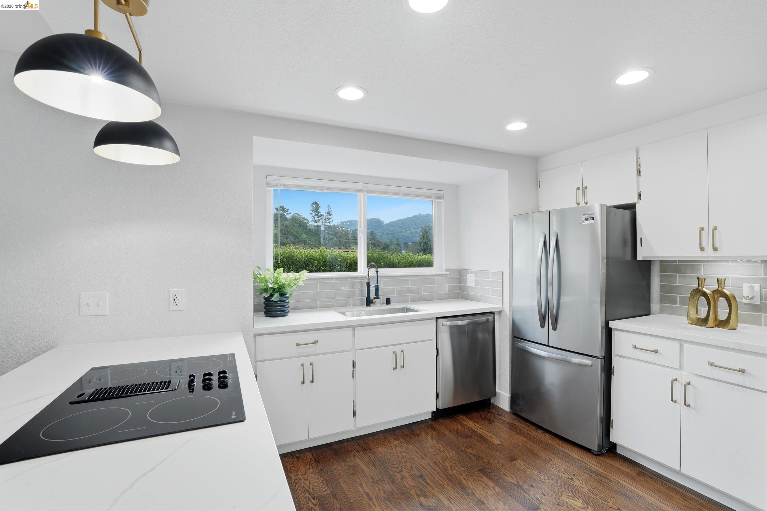 Detail Gallery Image 9 of 56 For 6201 Hillside Dr, El Sobrante,  CA 94803 - 3 Beds | 2 Baths