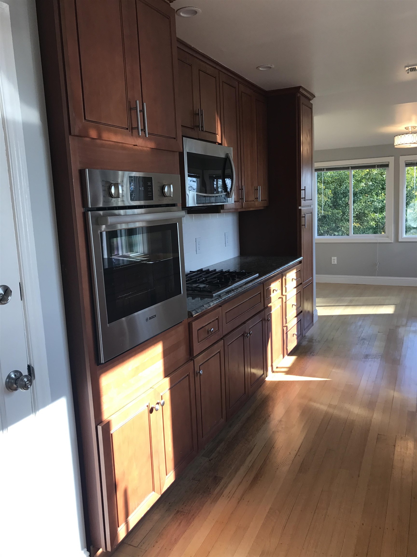 Detail Gallery Image 7 of 31 For 7630 Terrace Dr, El Cerrito,  CA 94530 - 2 Beds | 2 Baths