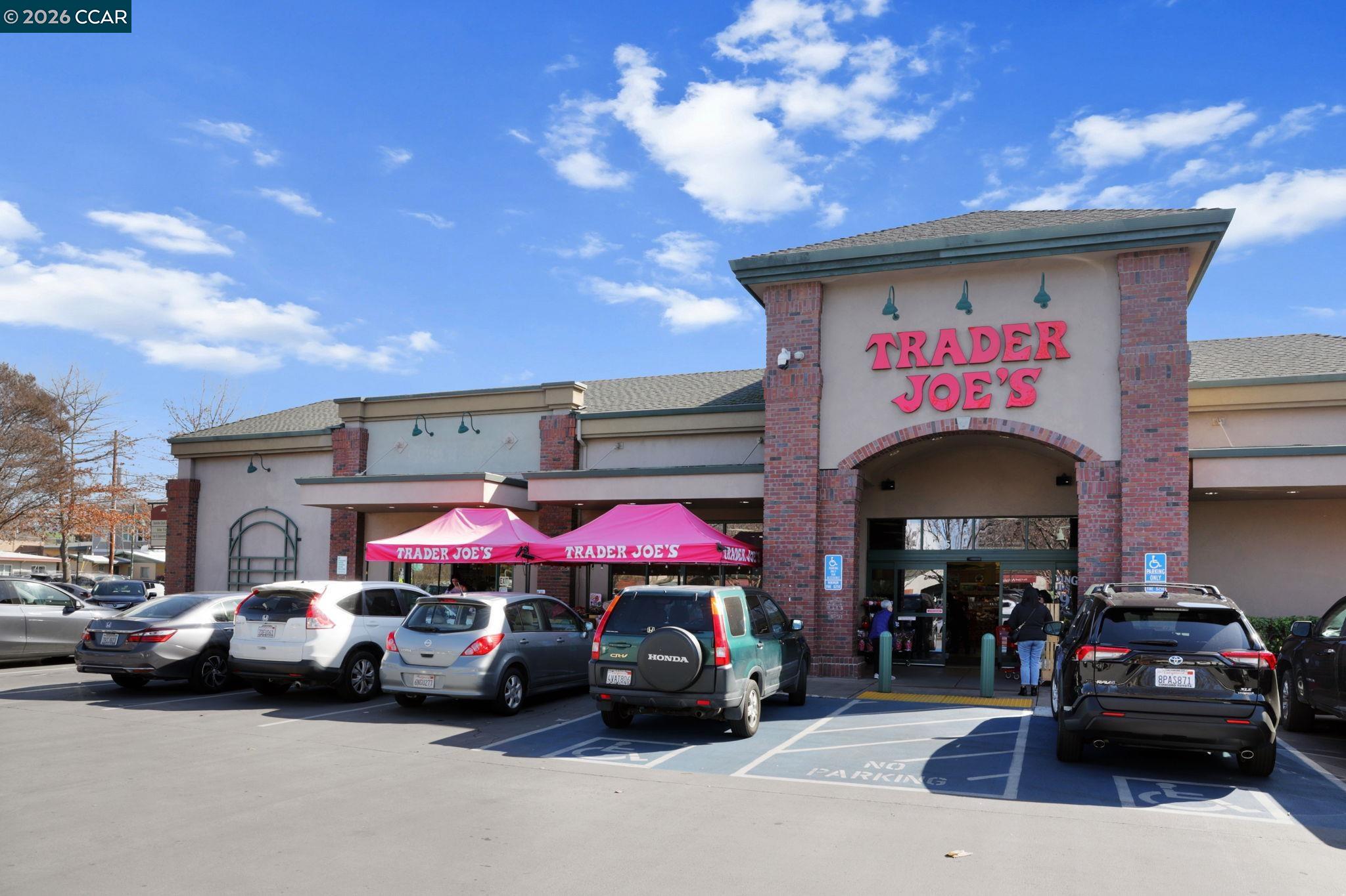 Detail Gallery Image 5 of 7 For 70 Railroad Ave, Danville,  CA 94526 - 7 Beds | 1/2 Baths