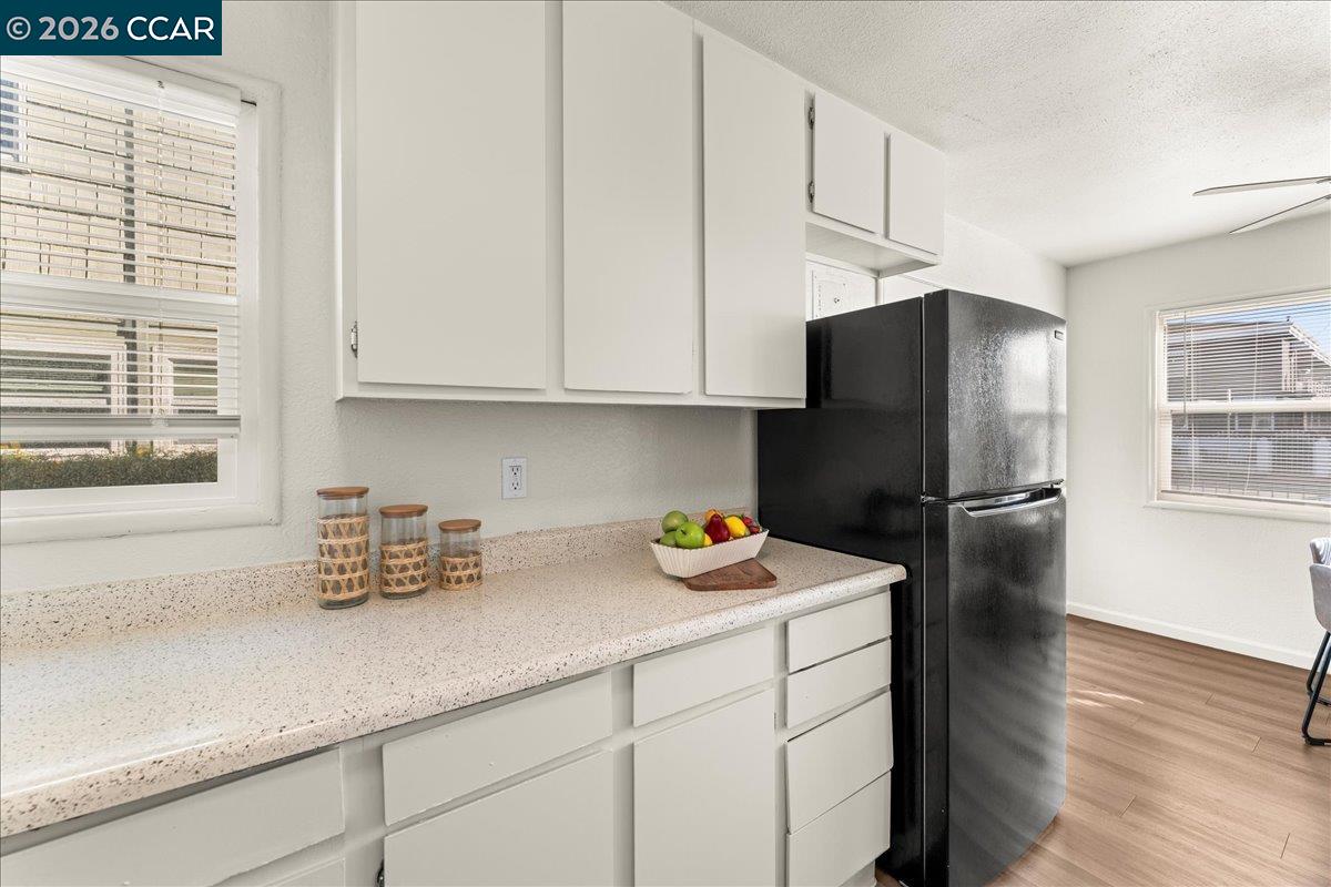 Detail Gallery Image 14 of 31 For 4135-4137 West St, Oakland,  CA 94608 - – Beds | – Baths