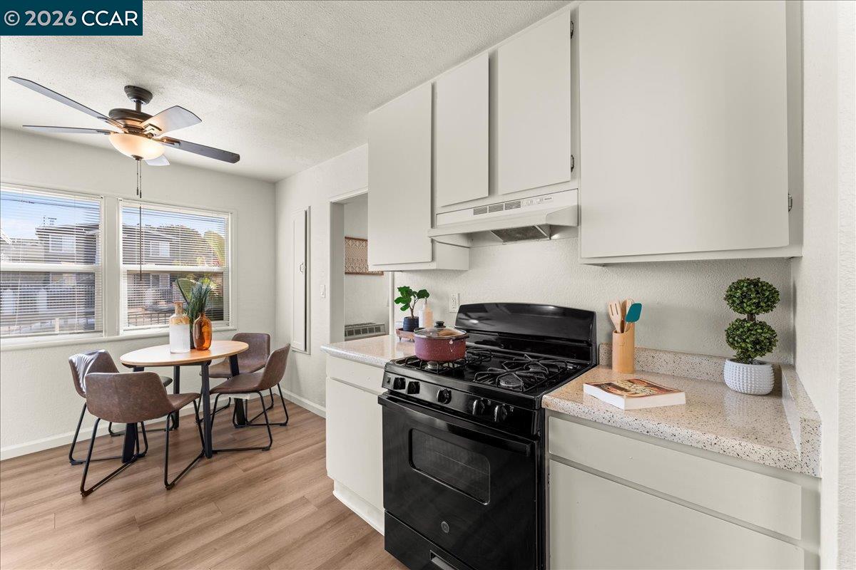 Detail Gallery Image 15 of 31 For 4135-4137 West St, Oakland,  CA 94608 - – Beds | – Baths