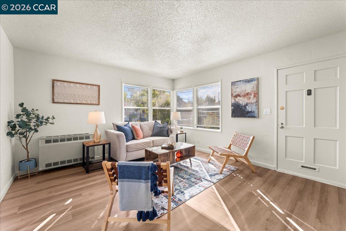 Detail Gallery Image 3 of 31 For 4135-4137 West St, Oakland,  CA 94608 - – Beds | – Baths