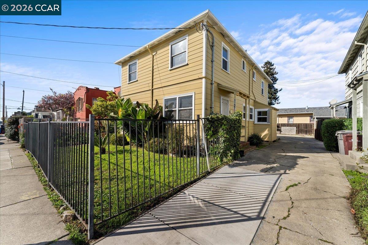 Detail Gallery Image 30 of 31 For 4135-4137 West St, Oakland,  CA 94608 - – Beds | – Baths