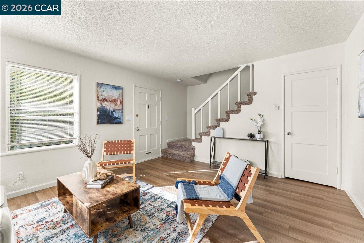 Detail Gallery Image 4 of 31 For 4135-4137 West St, Oakland,  CA 94608 - – Beds | – Baths