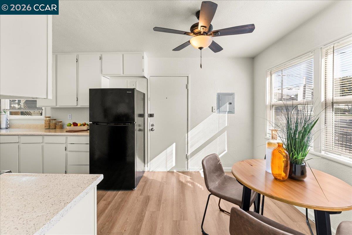 Detail Gallery Image 7 of 31 For 4135-4137 West St, Oakland,  CA 94608 - – Beds | – Baths