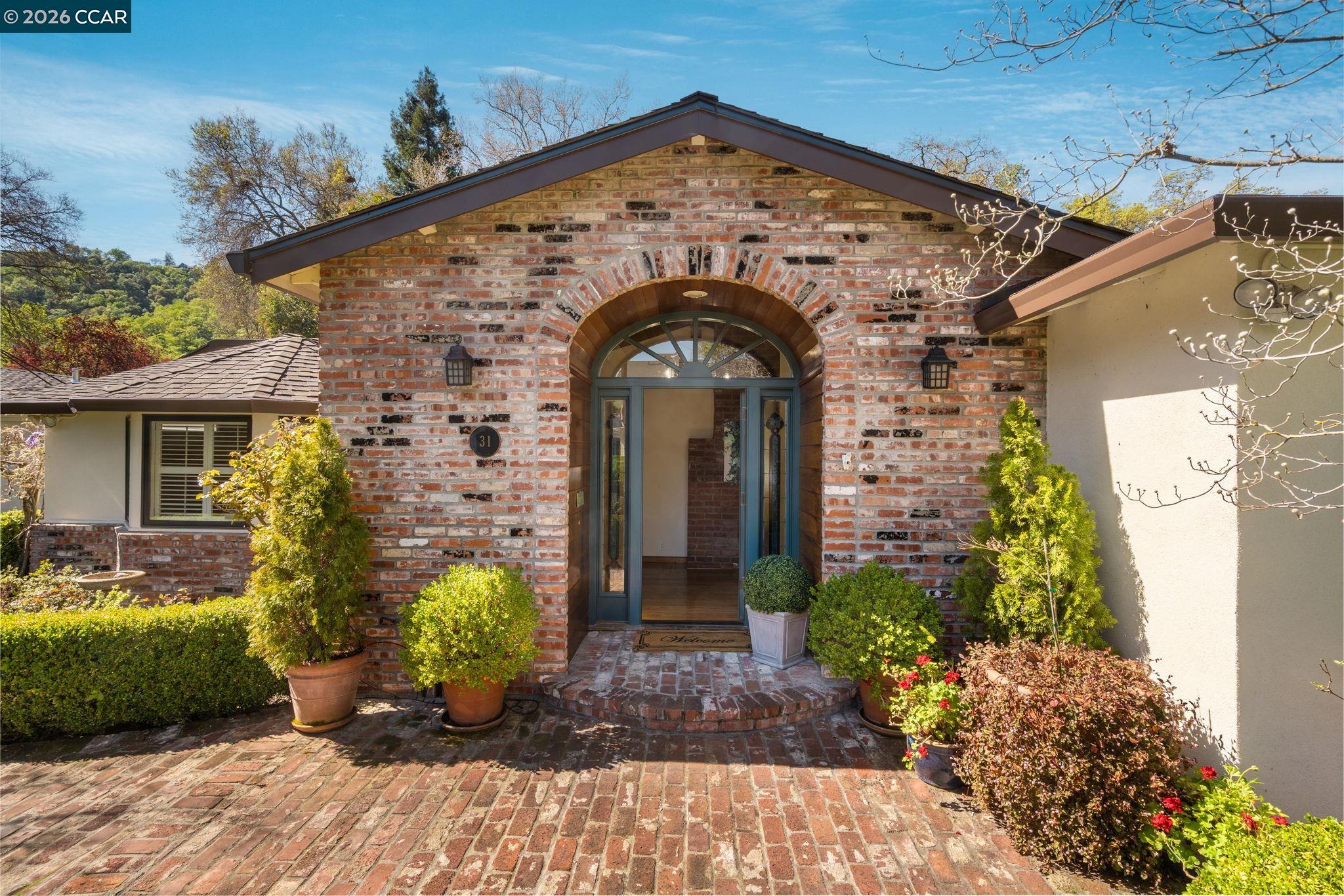 Detail Gallery Image 2 of 51 For 31 Sara Ln, Alamo,  CA 94507 - 3 Beds | 3 Baths