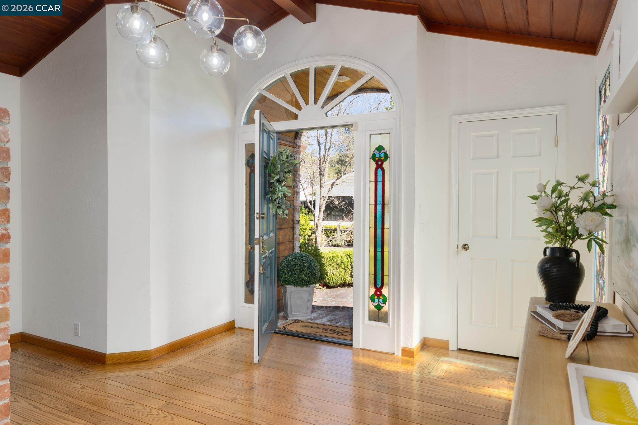 Detail Gallery Image 5 of 51 For 31 Sara Ln, Alamo,  CA 94507 - 3 Beds | 3 Baths