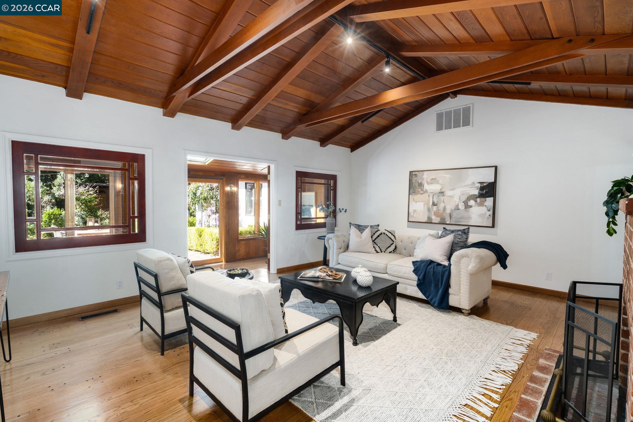 Detail Gallery Image 9 of 51 For 31 Sara Ln, Alamo,  CA 94507 - 3 Beds | 3 Baths