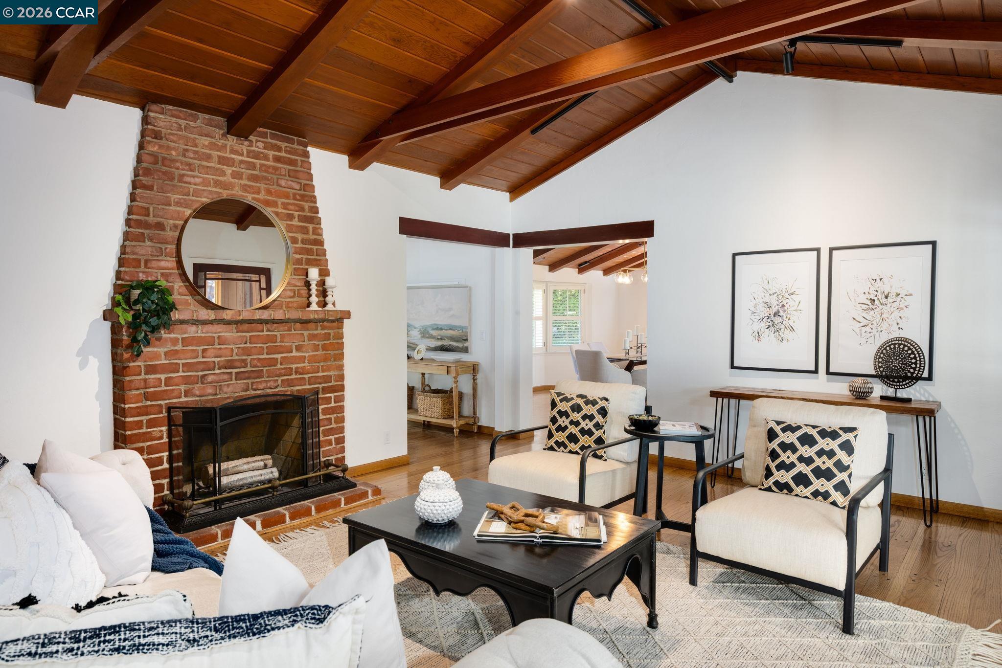 Detail Gallery Image 10 of 51 For 31 Sara Ln, Alamo,  CA 94507 - 3 Beds | 3 Baths