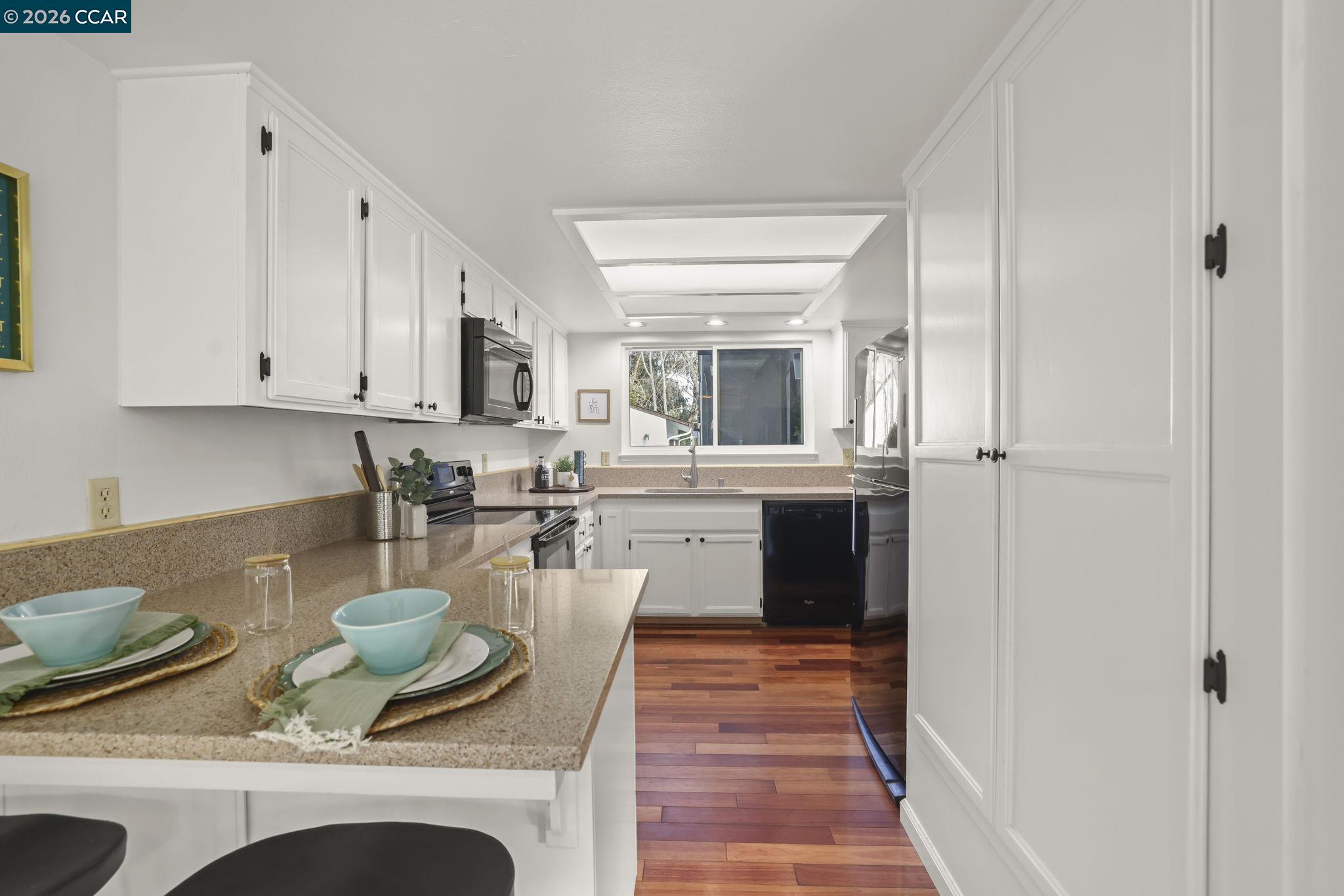 Detail Gallery Image 13 of 30 For 557 Chabre Ct, El Sobrante,  CA 94803 - 3 Beds | 2/1 Baths