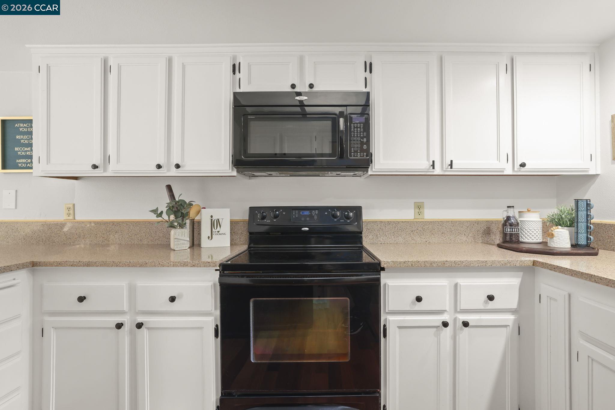 Detail Gallery Image 14 of 30 For 557 Chabre Ct, El Sobrante,  CA 94803 - 3 Beds | 2/1 Baths