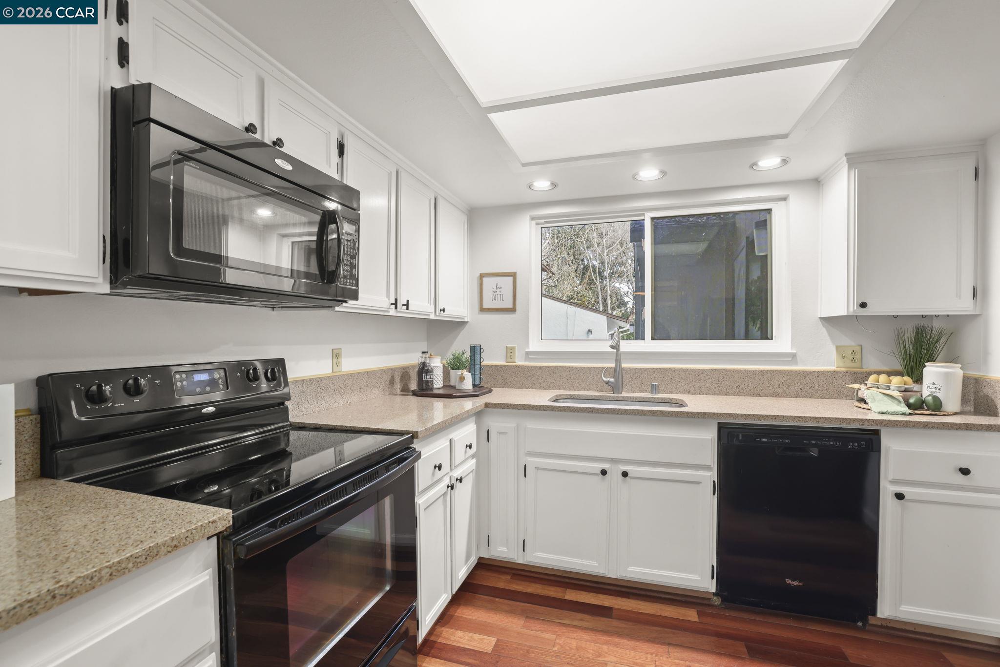 Detail Gallery Image 15 of 30 For 557 Chabre Ct, El Sobrante,  CA 94803 - 3 Beds | 2/1 Baths