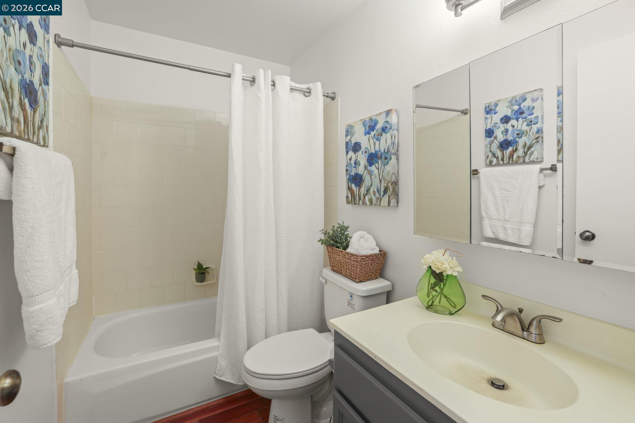 Detail Gallery Image 24 of 30 For 557 Chabre Ct, El Sobrante,  CA 94803 - 3 Beds | 2/1 Baths