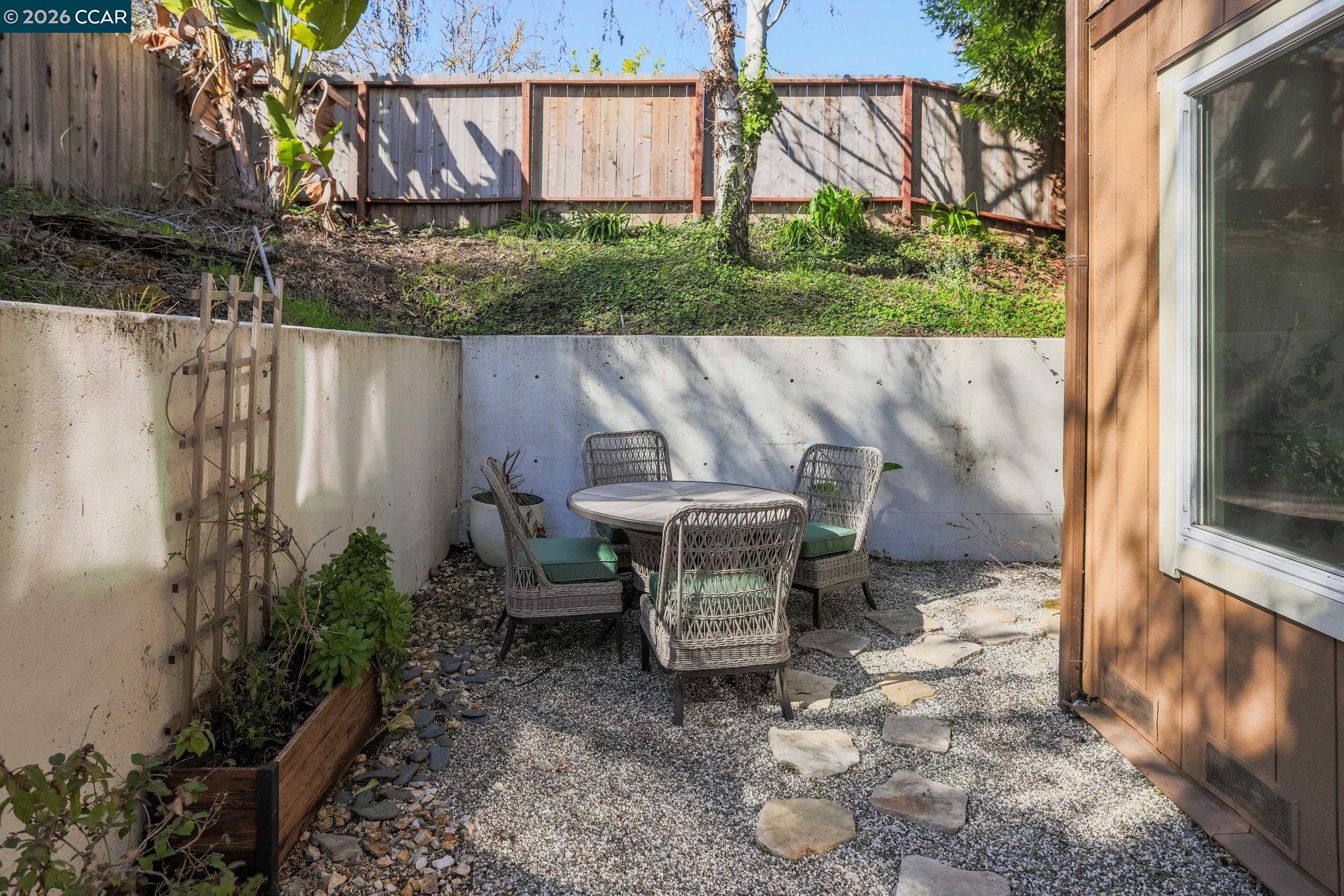 Detail Gallery Image 27 of 30 For 557 Chabre Ct, El Sobrante,  CA 94803 - 3 Beds | 2/1 Baths