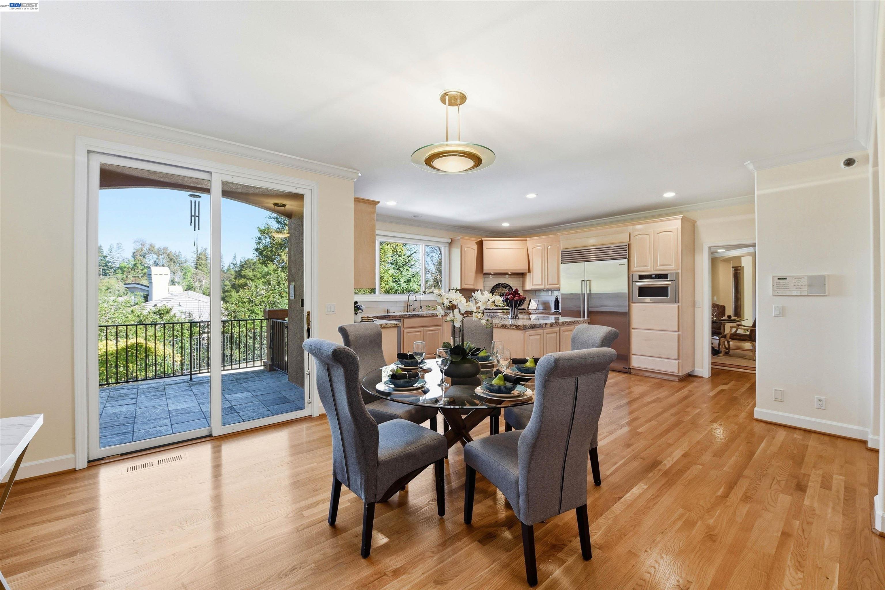 Detail Gallery Image 19 of 60 For 12800 Clausen Ct, Los Altos Hills,  CA 94022 - 5 Beds | 5/1 Baths