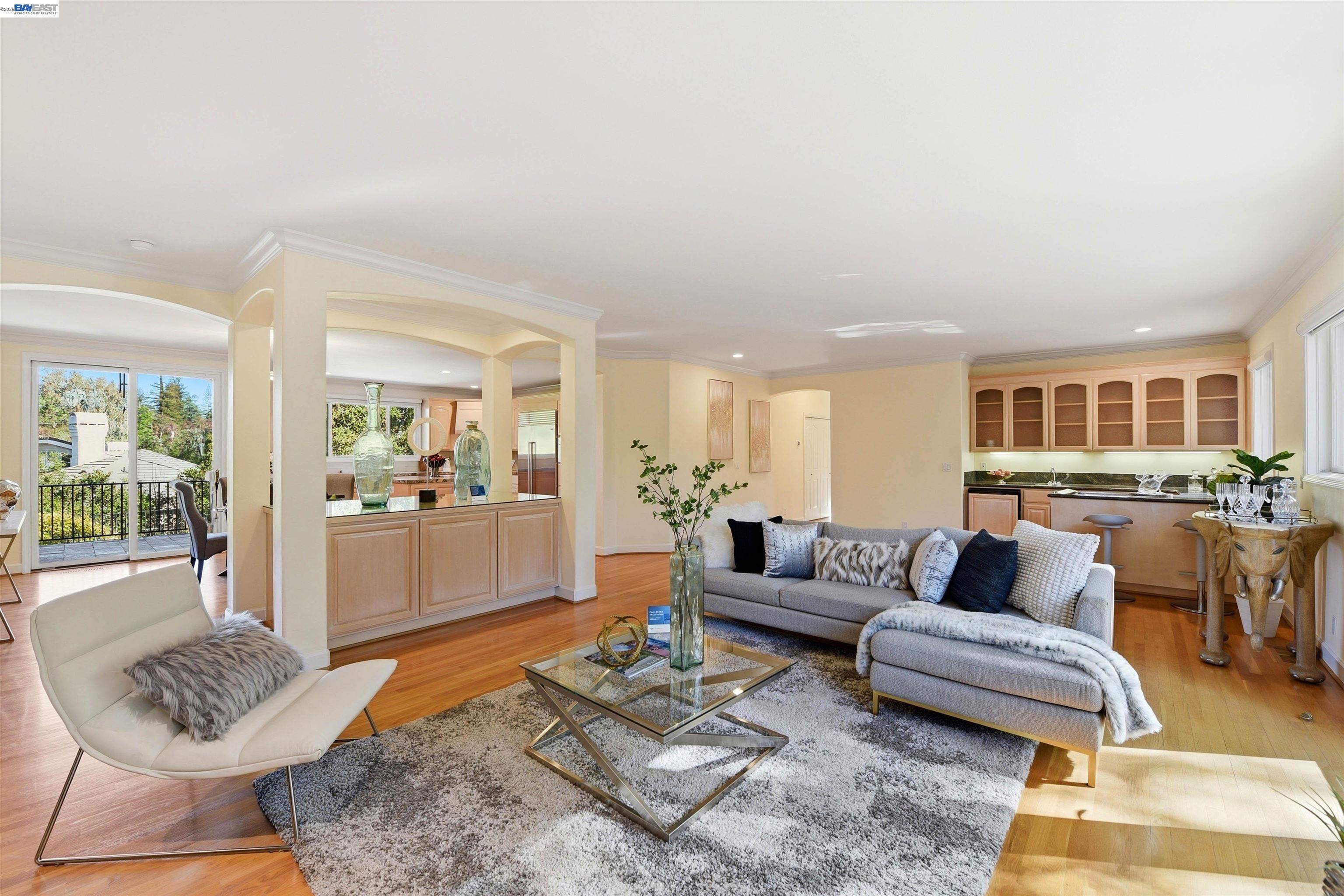 Detail Gallery Image 10 of 60 For 12800 Clausen Ct, Los Altos Hills,  CA 94022 - 5 Beds | 5/1 Baths