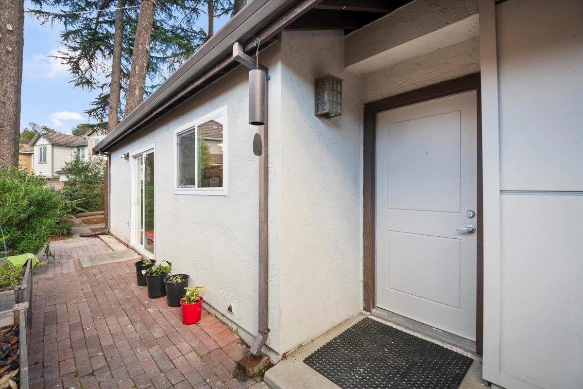 Detail Gallery Image 4 of 24 For 298 Edwin Way, Hayward,  CA 94544 - 3 Beds | 2 Baths