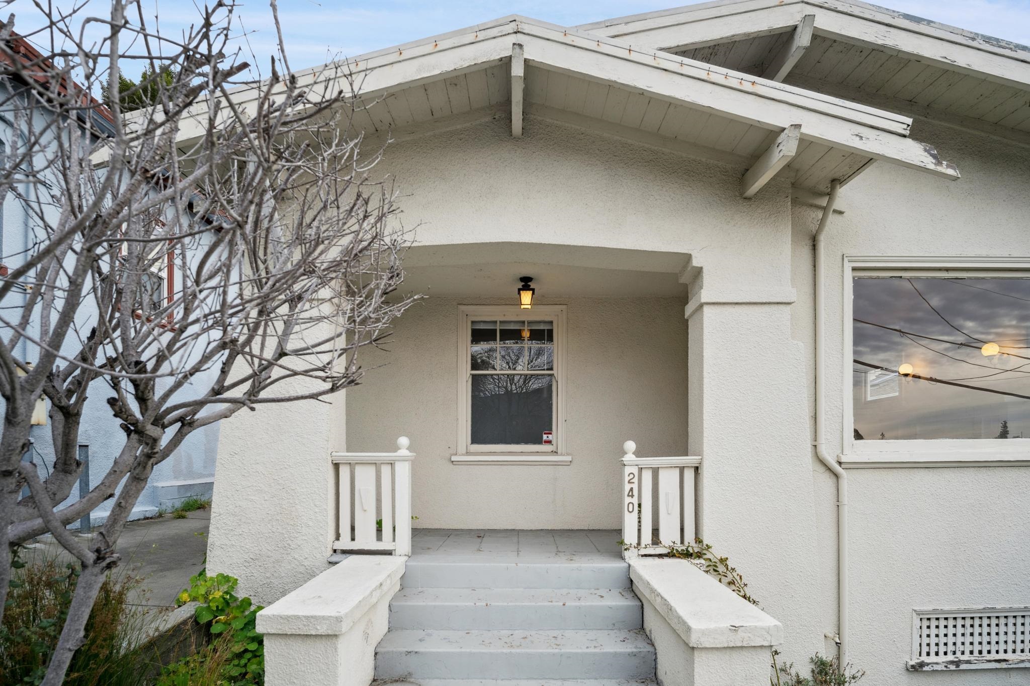 Detail Gallery Image 2 of 28 For 240 Sunnyside, Piedmont,  CA 94611 - 2 Beds | 1 Baths