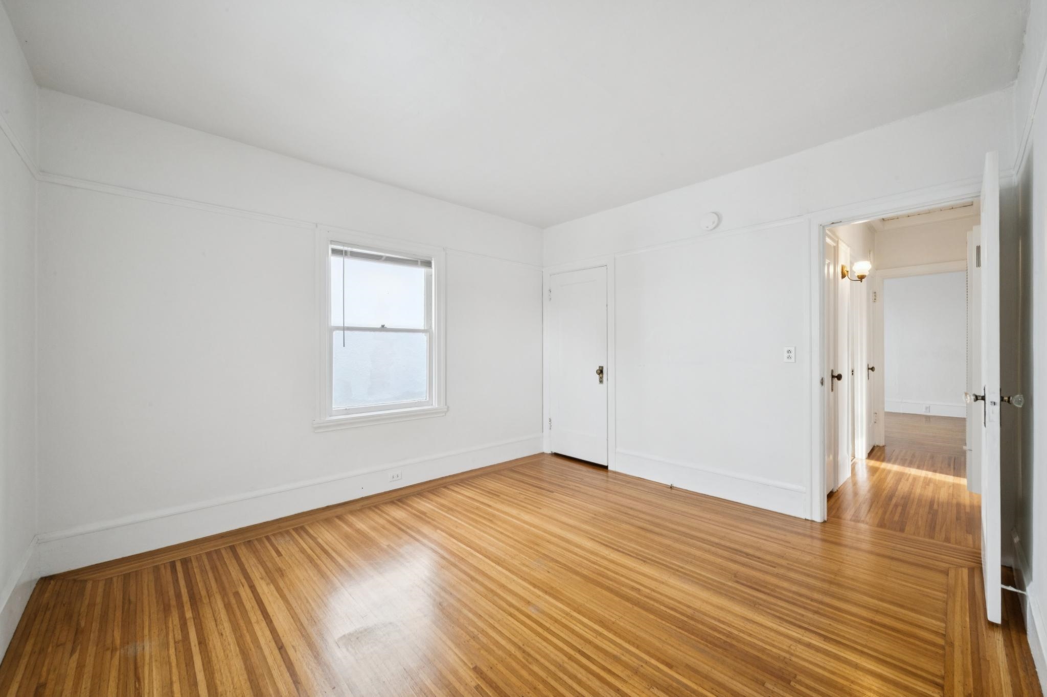 Detail Gallery Image 11 of 28 For 240 Sunnyside, Piedmont,  CA 94611 - 2 Beds | 1 Baths