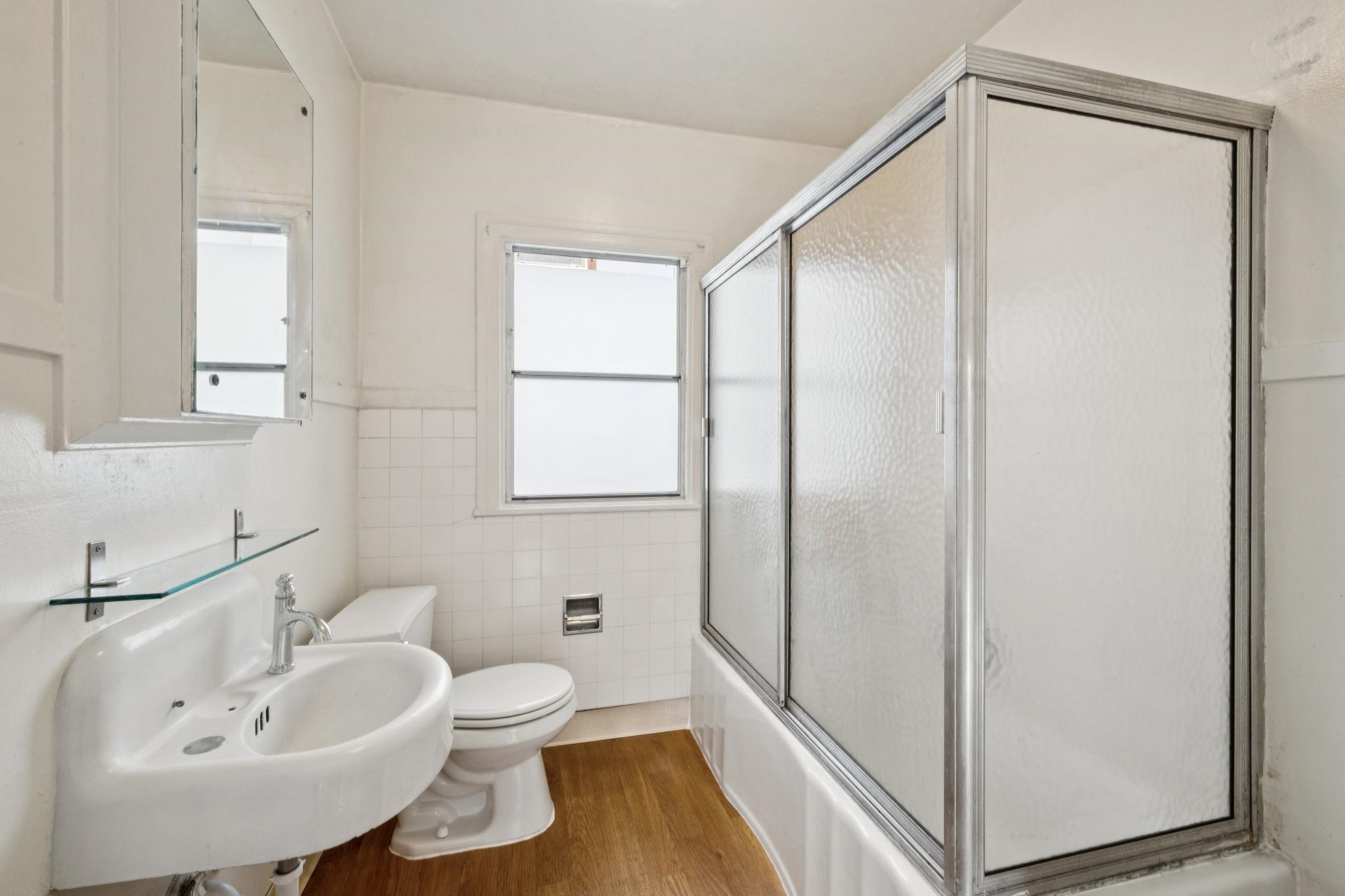 Detail Gallery Image 12 of 28 For 240 Sunnyside, Piedmont,  CA 94611 - 2 Beds | 1 Baths