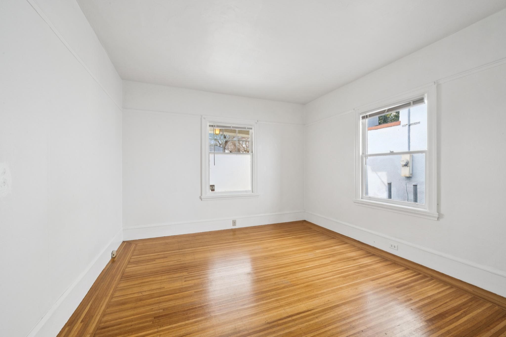 Detail Gallery Image 10 of 28 For 240 Sunnyside, Piedmont,  CA 94611 - 2 Beds | 1 Baths