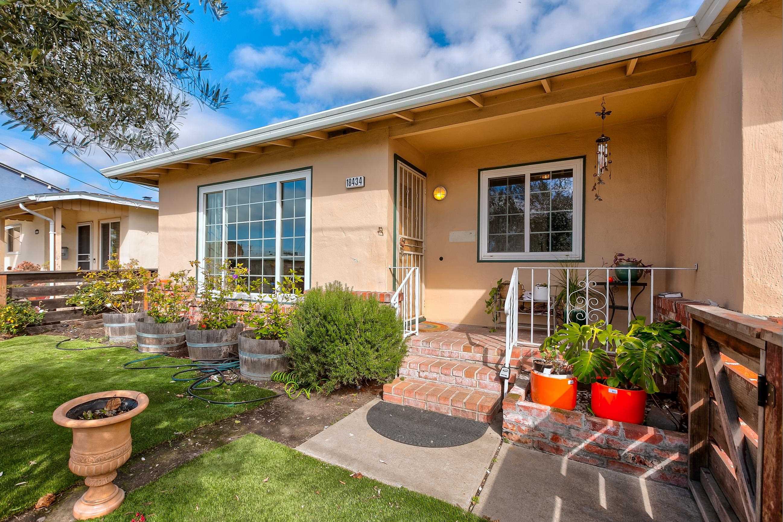 Detail Gallery Image 3 of 22 For 18434 Hunter Ave, San Lorenzo,  CA 94541 - 3 Beds | 1/1 Baths