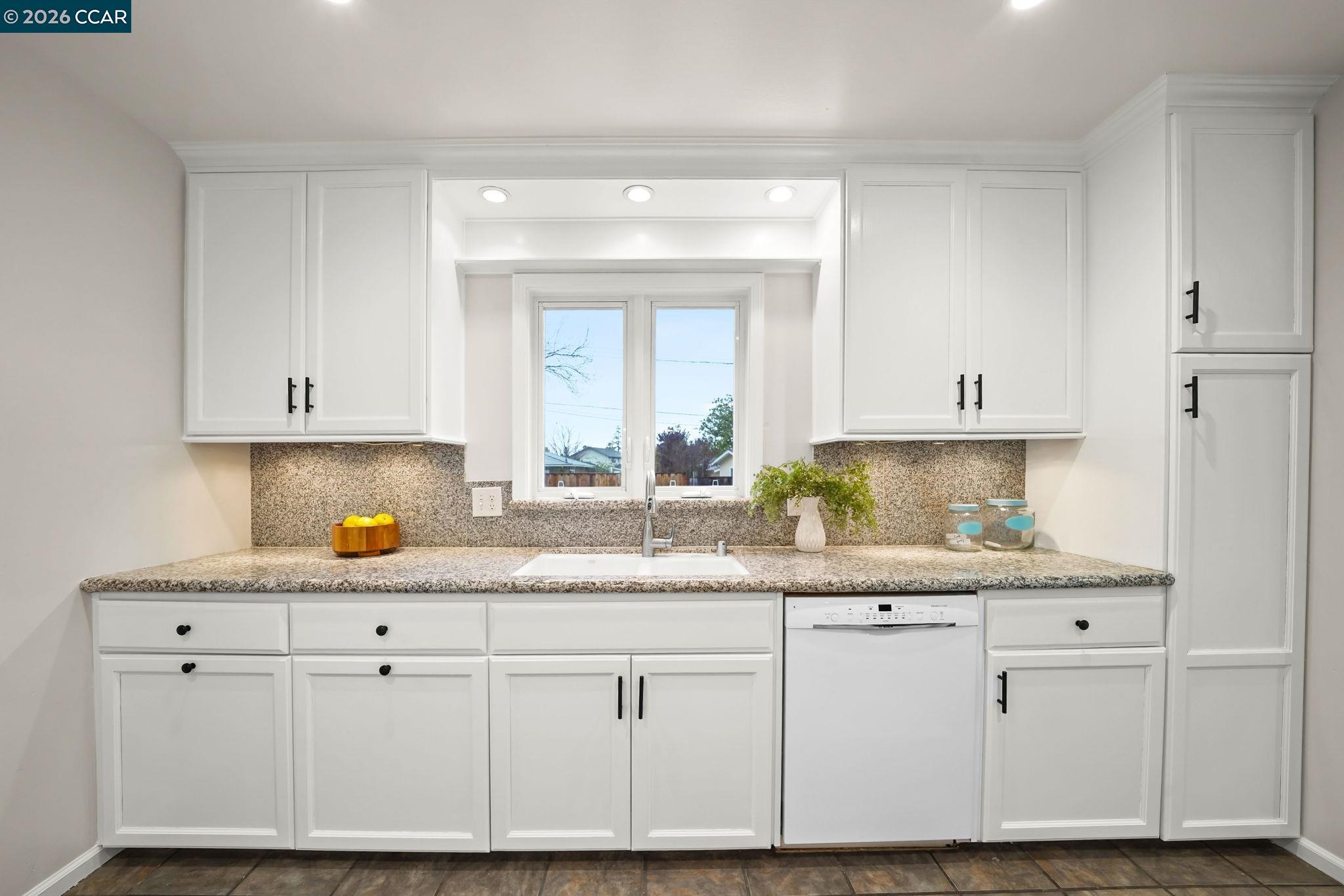 Detail Gallery Image 13 of 40 For 3041 Pruneridge Avenue, Santa Clara,  CA 95051 - 4 Beds | 3/1 Baths